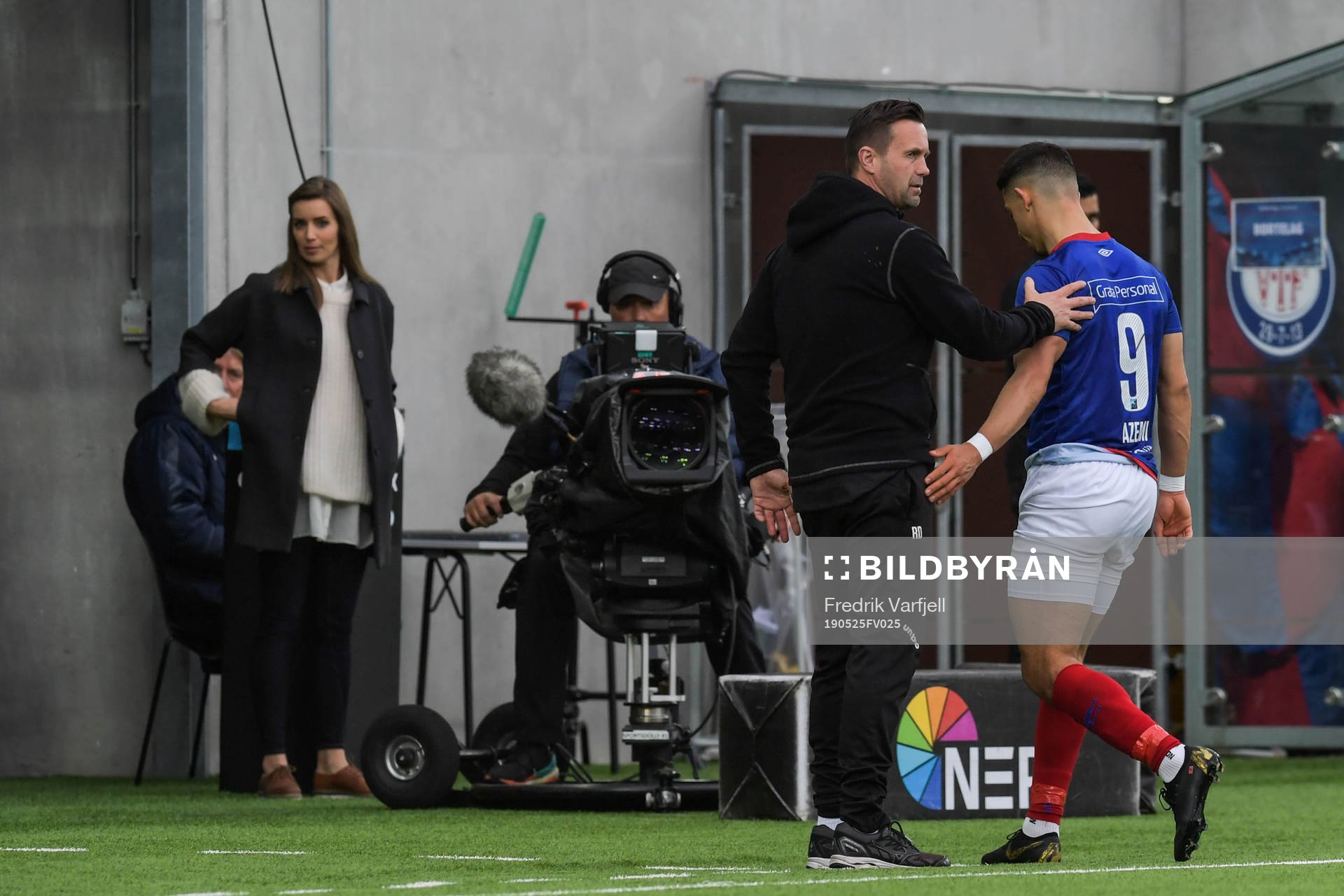 Fitim Azemi of Vålerenga leaves the pitch