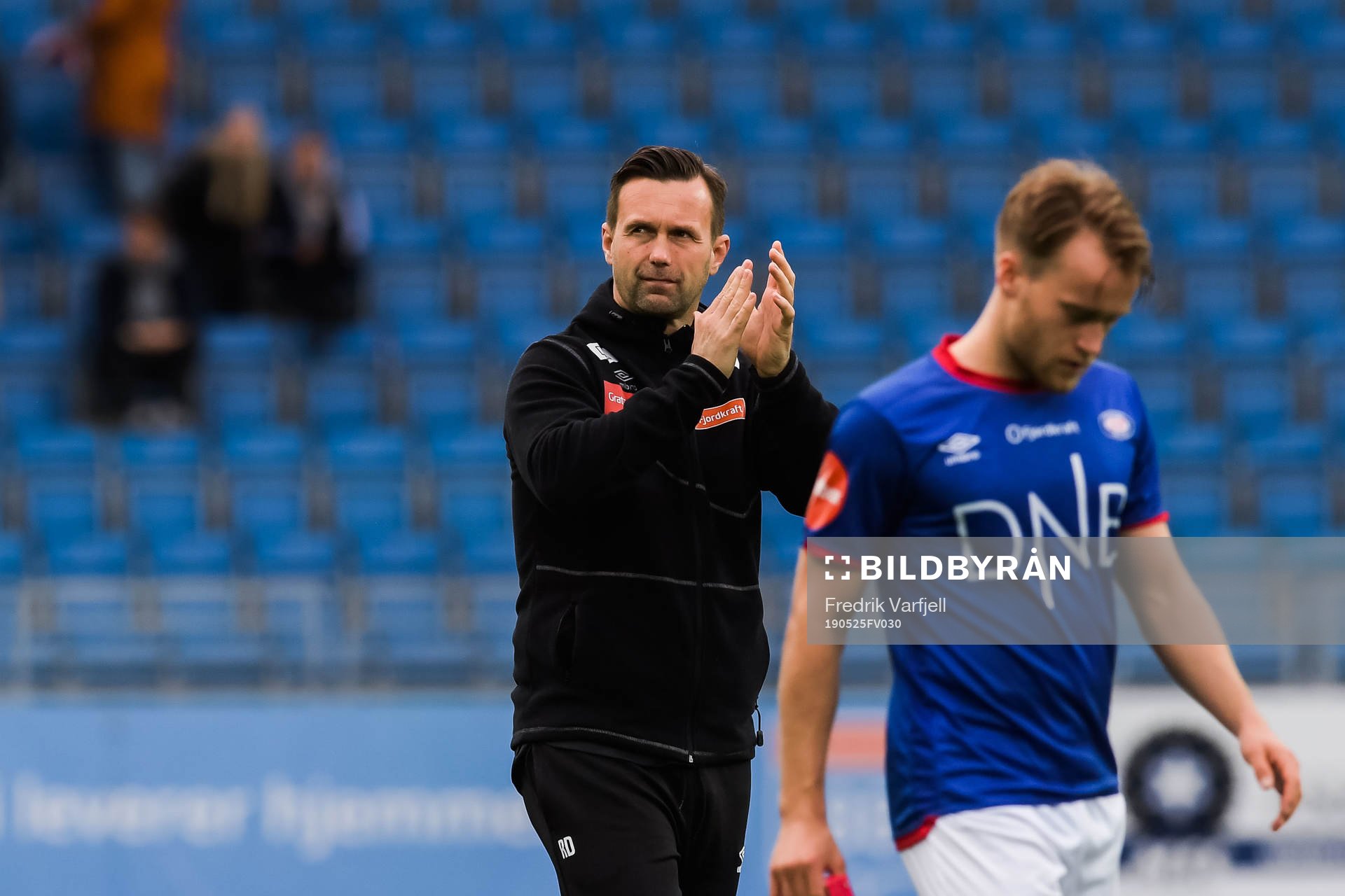 Ronny Deila, head coach of Vålerenga, looks dejected
