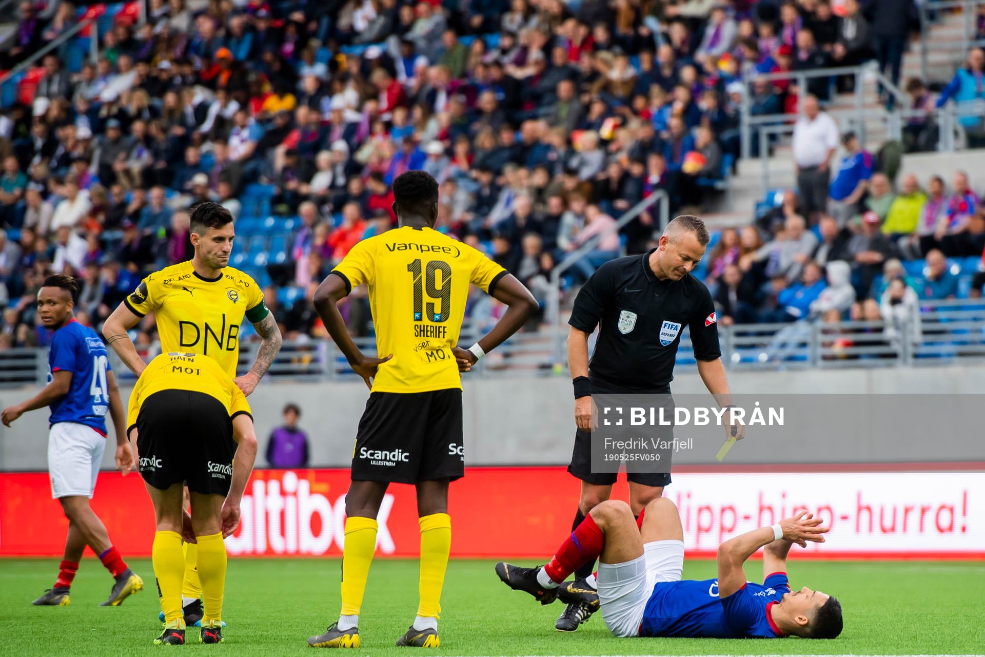 Fitim Azemi of Vålerenga is shown a yellow card by Svein