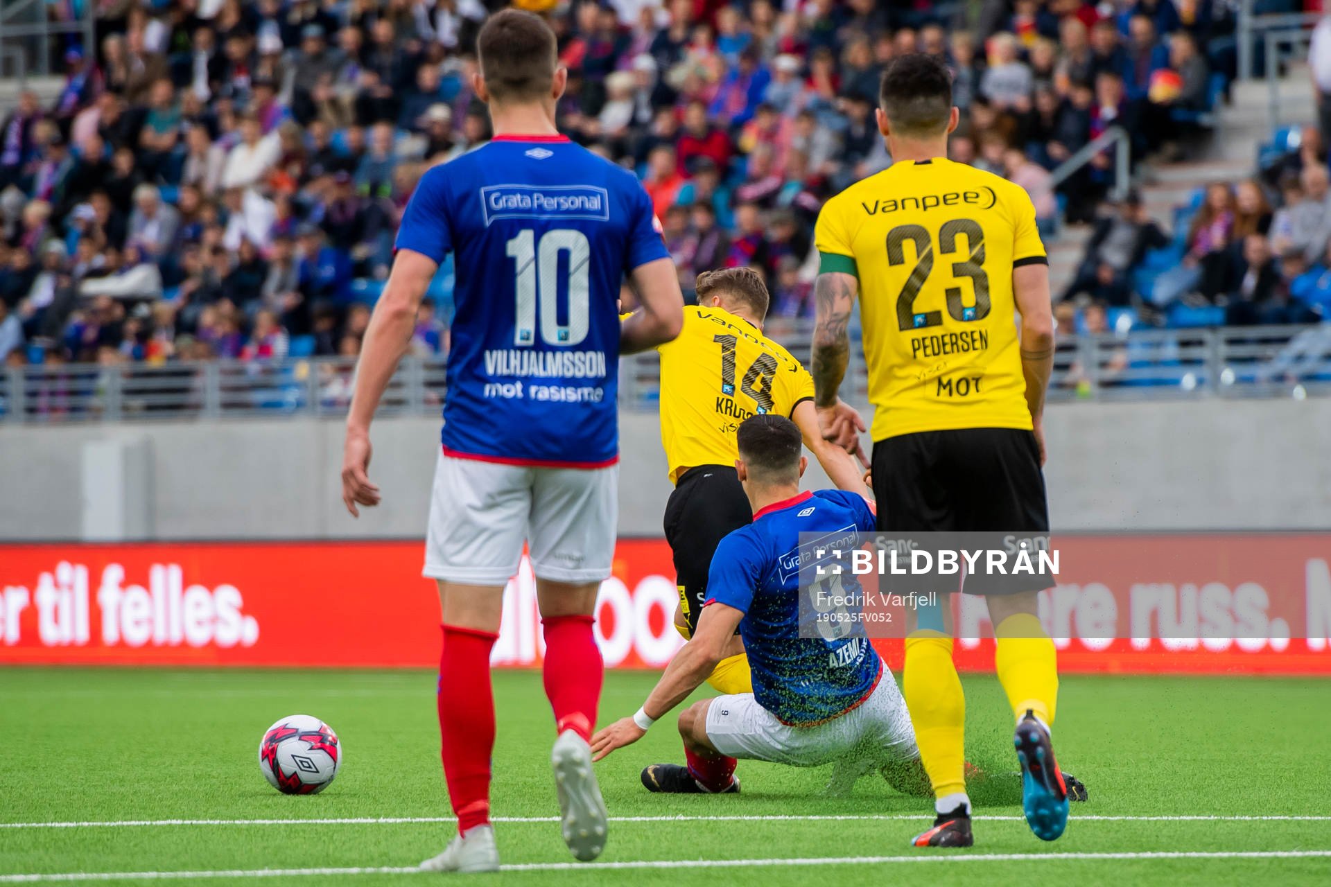 Fredrik Krogstad of Lillestrøm and Fitim Azemi of