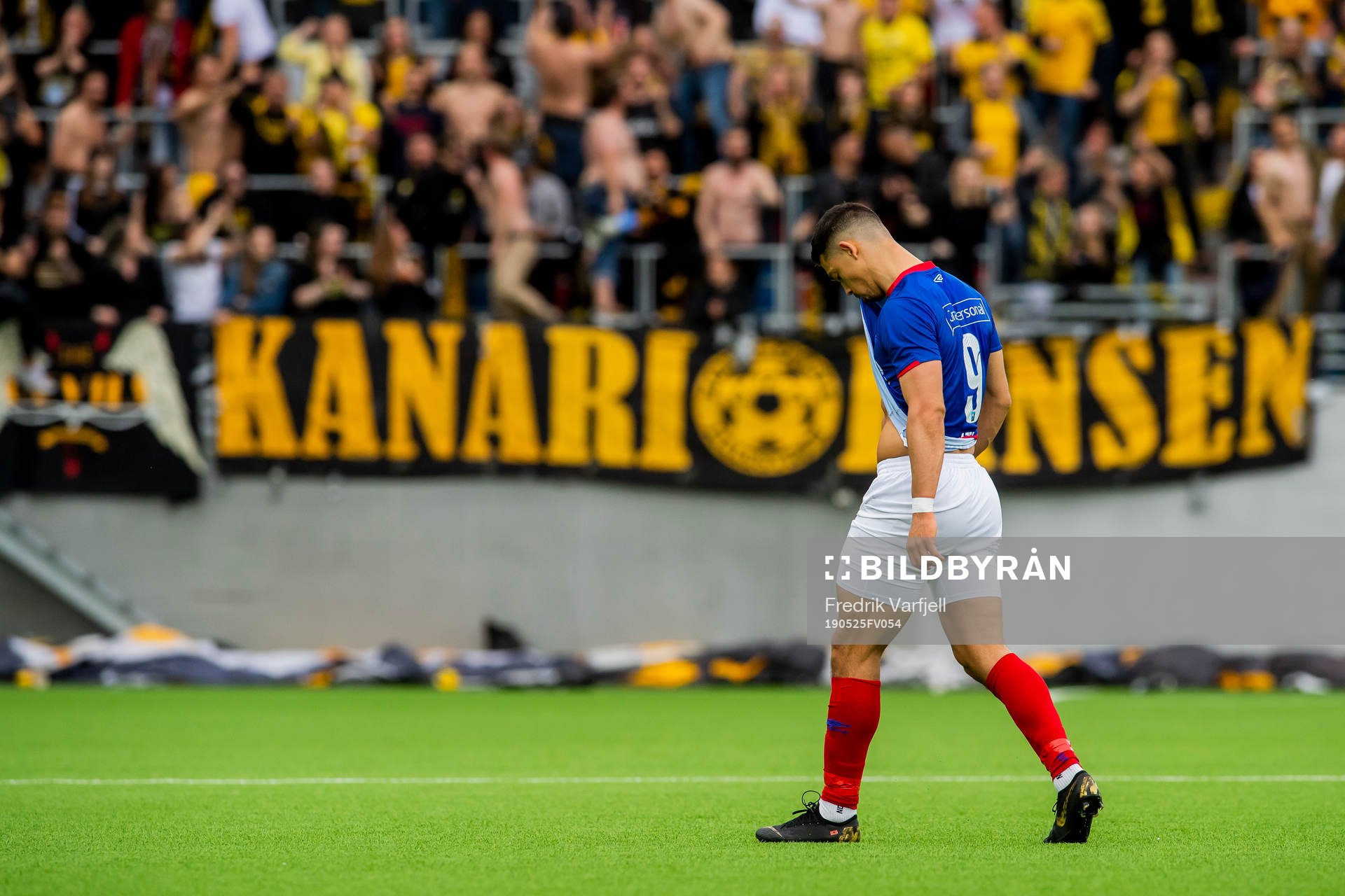 Fitim Azemi of Vålerenga leaves the pitch