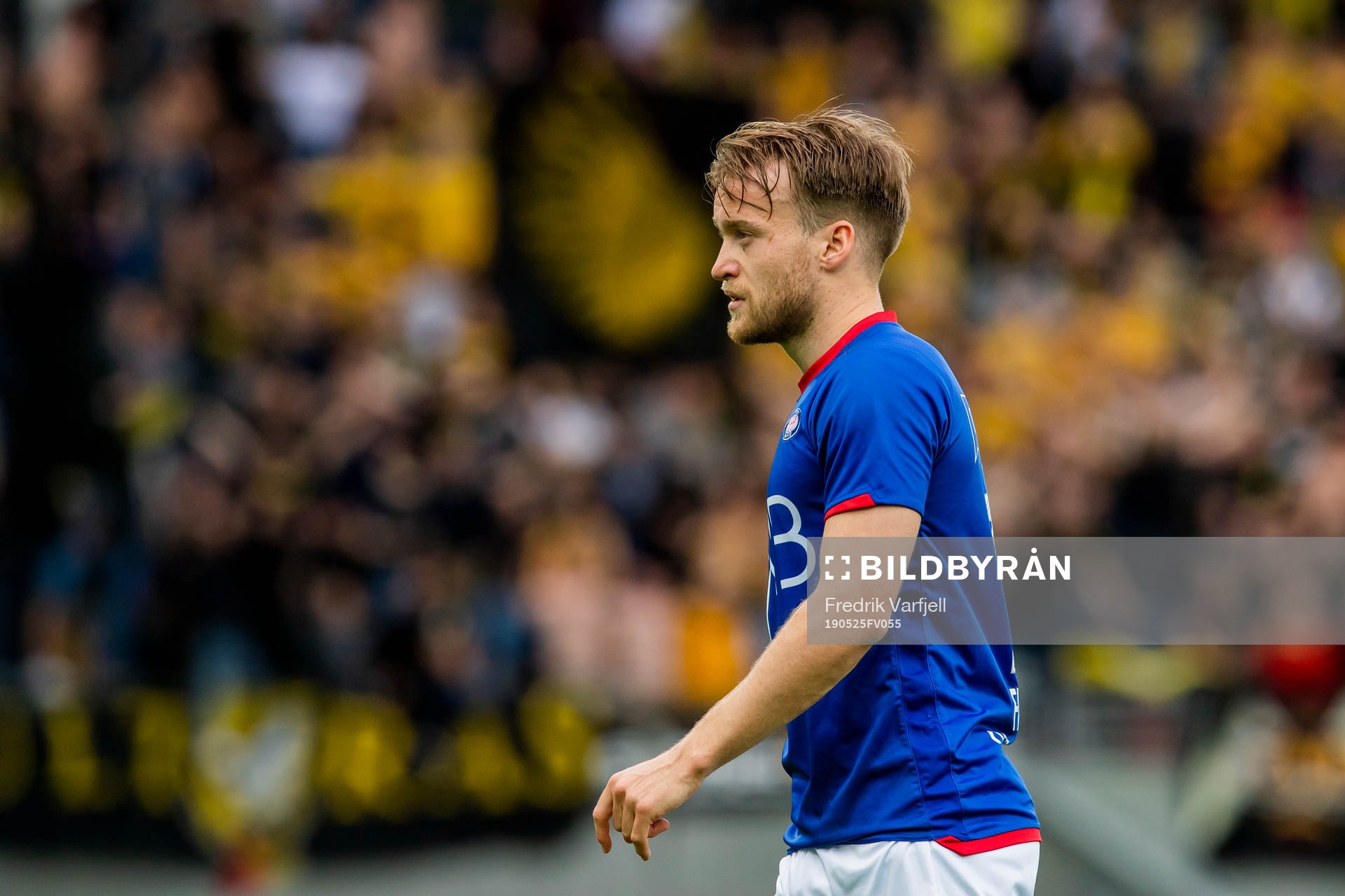 Bård Finne of Vålerenga looks dejected