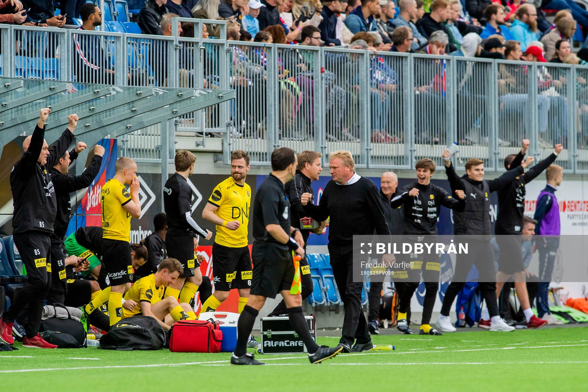 Jørgen Lennartsson, head coach of Lillestrøm, celebrates after the Eliteserien match between Vålerenga and Lillestrøm on May 25, 2019 in Oslo.