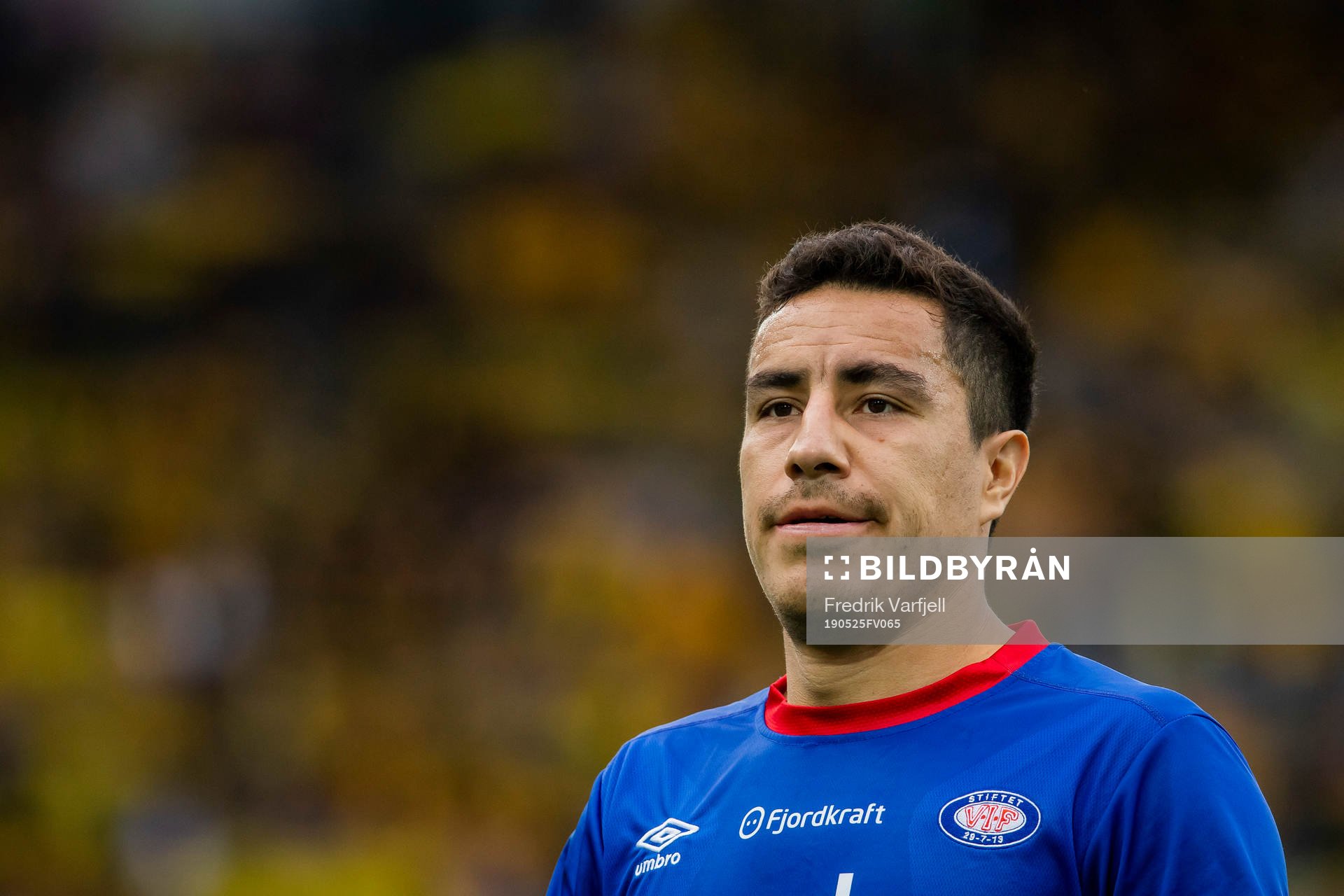 Efrain Juarez of Vålerenga of Lillestrøm looks dejected