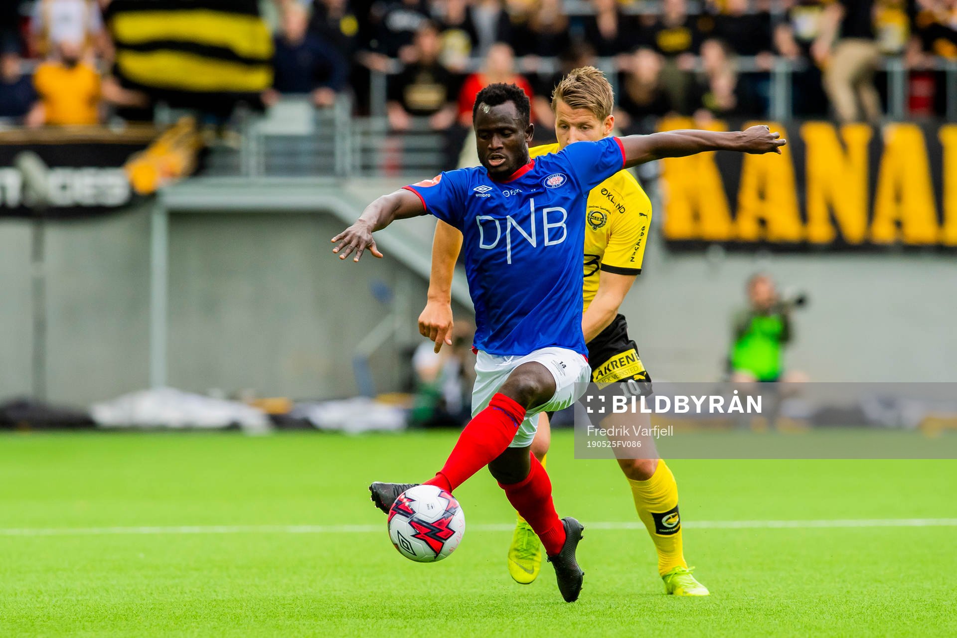 Mohammed Abu of Vålerenga and Thomas Lehne Olsen of