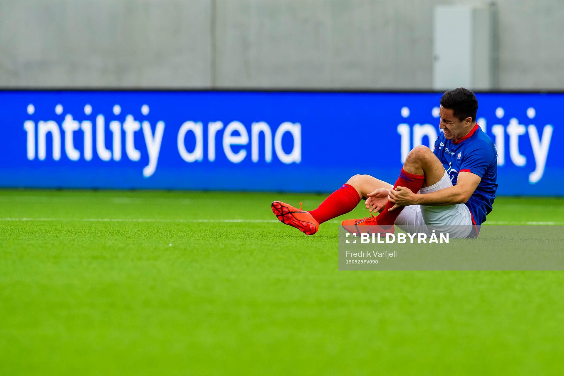 Efrain Juarez of Vålerenga in pain