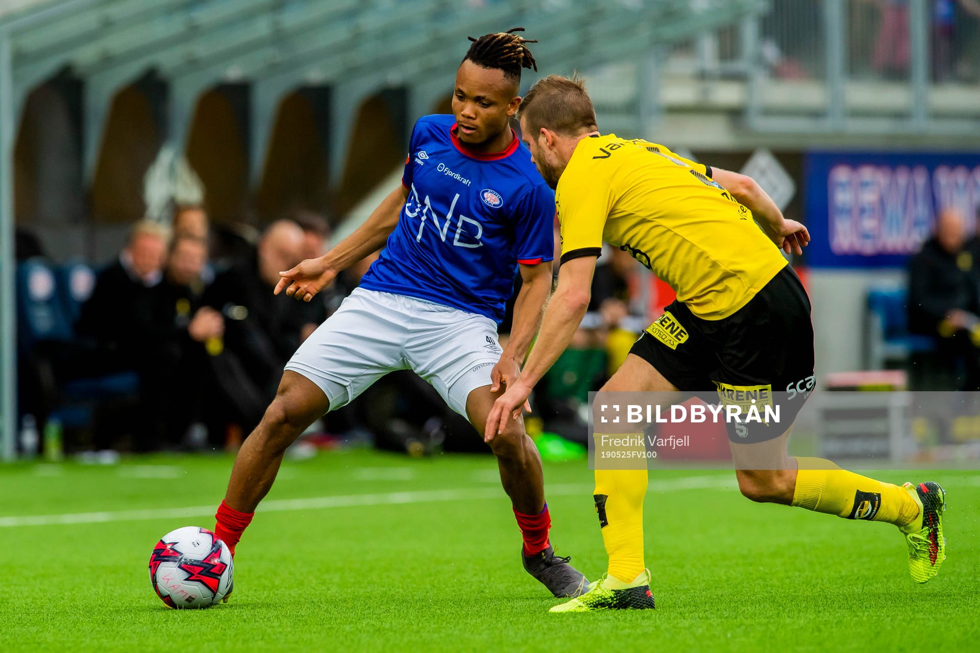Chidera Ejuke of Vålerenga and Simen Rafn of Lillestrøm