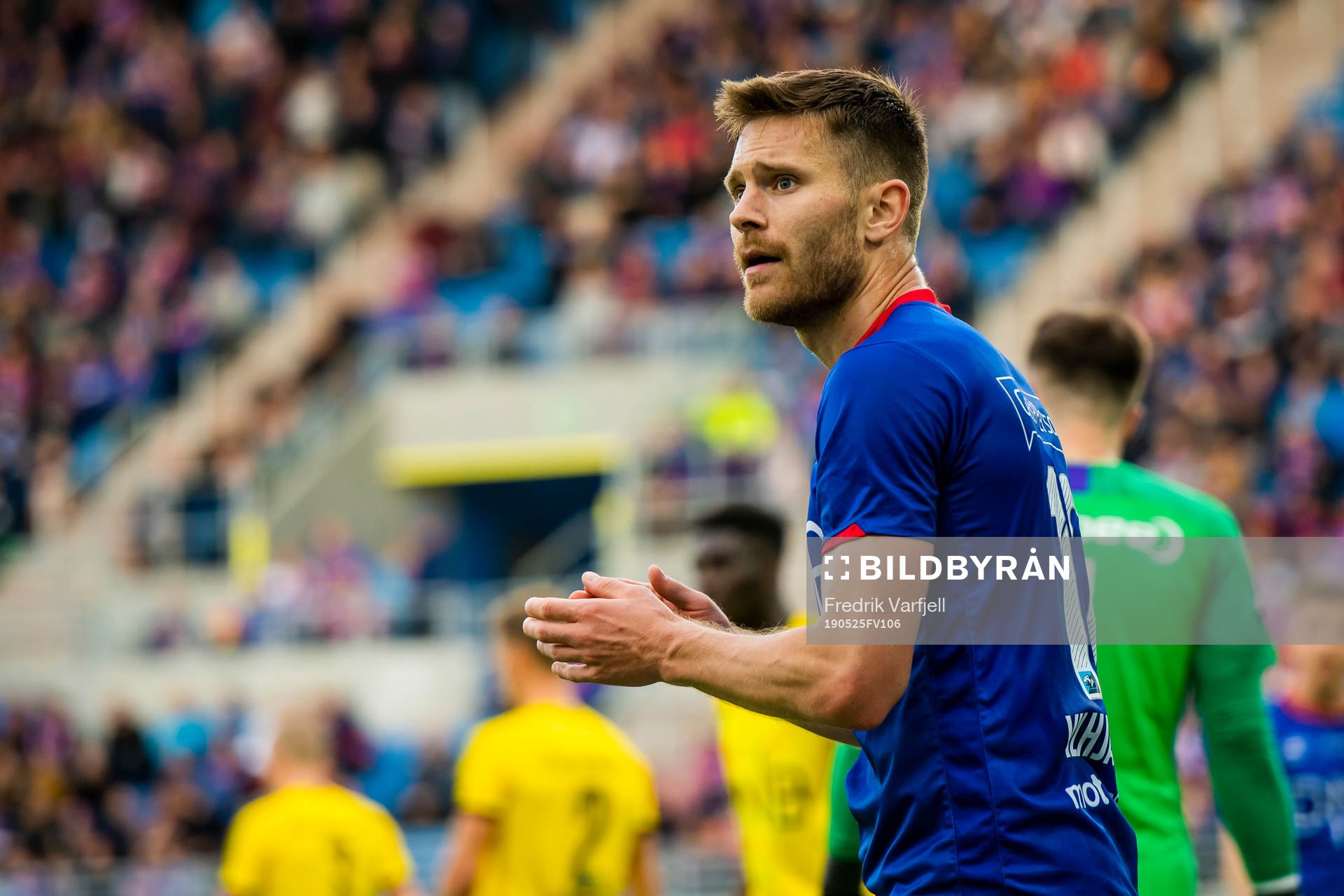 Matthías Vilhjálmsson of Vålerenga looks dejected