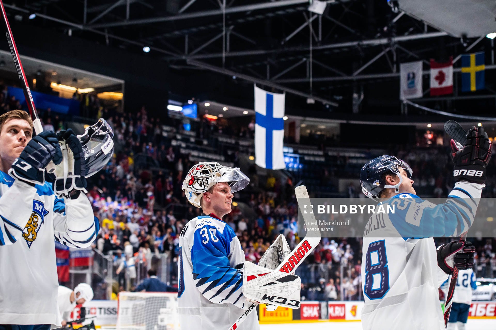 Goaltender Kevin Lankinen and Henri Jokiharju of Finland