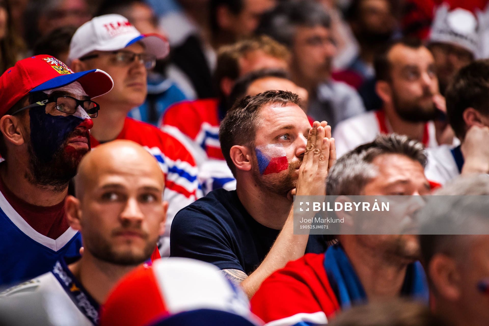 Supporters of Czech Republic look dejected