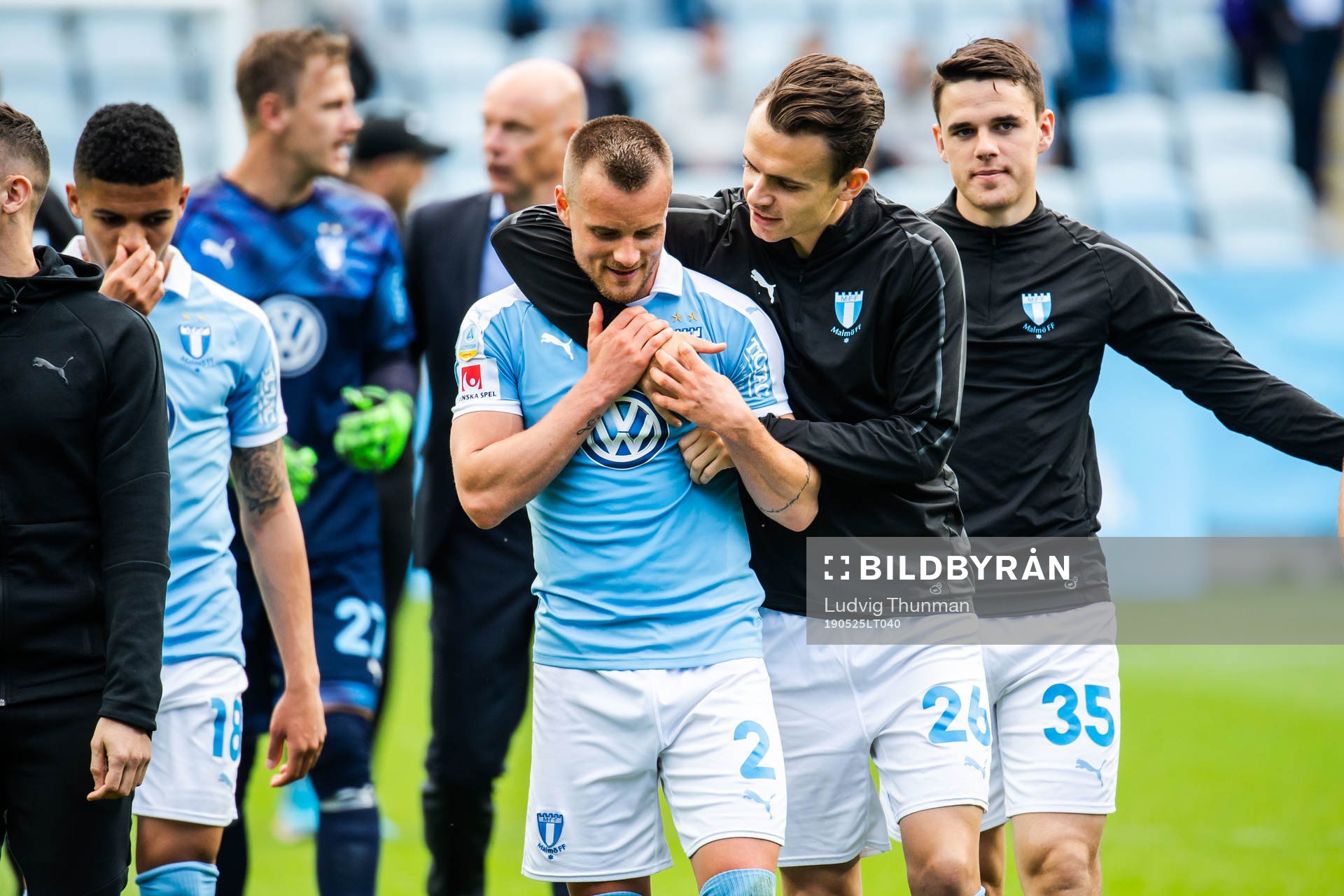 Malmö FFs Eric Larsson jublar med Andreas Vindheim