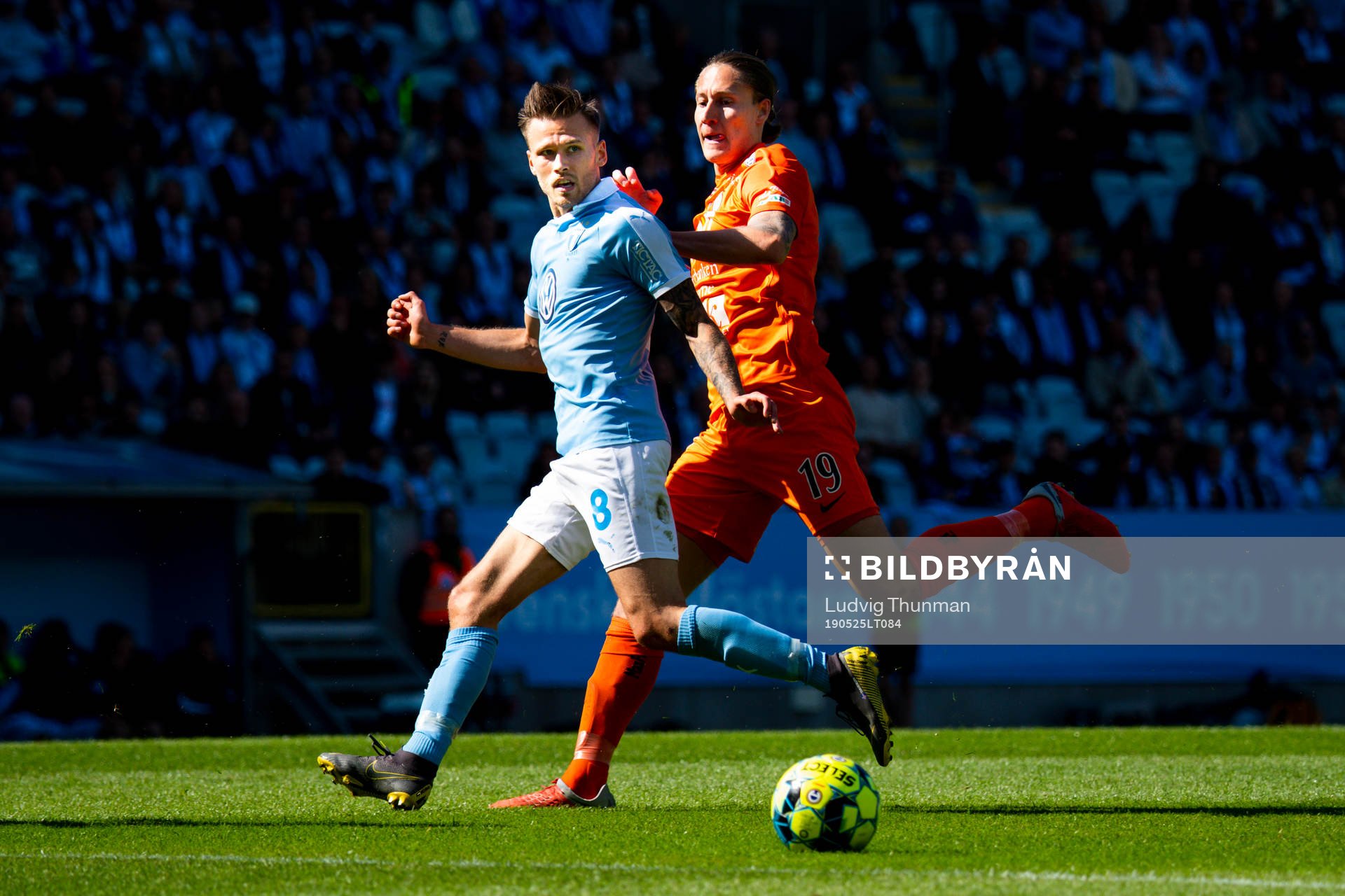 Malmö FFs Arnór Traustason och AFC Eskilstunas Felix