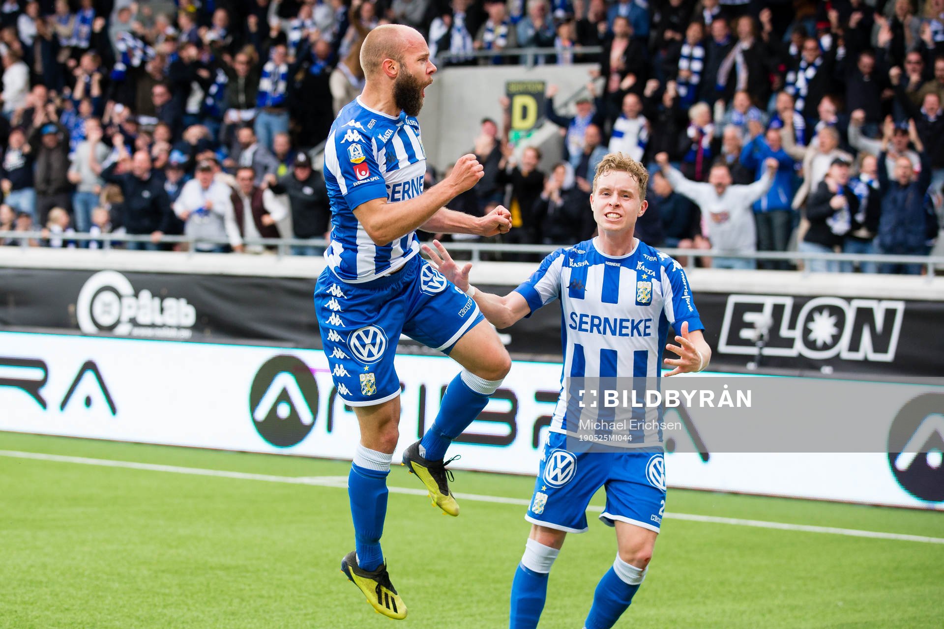 IFK Göteborgs Robin Söder jublar med Victor Wernersson