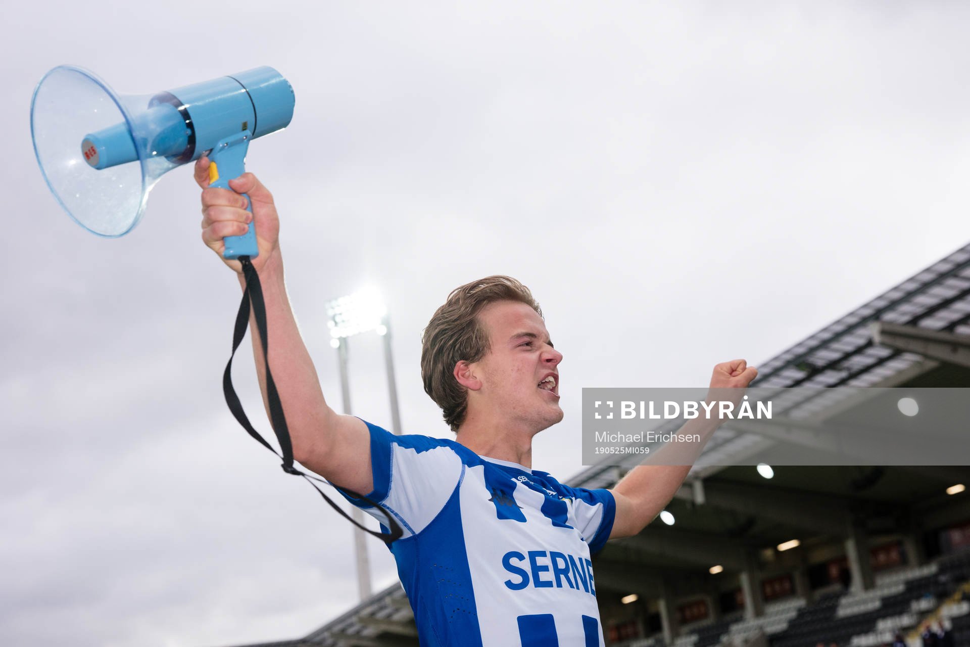 IFK Göteborgs August Erlingmark jublar framför klacken