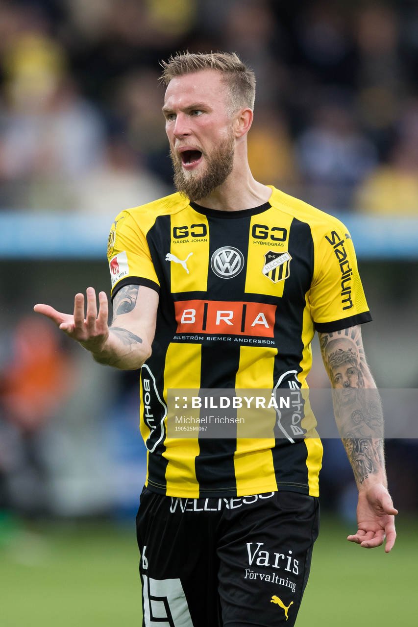 Häckens Alexander Faltsetas reagerar på sina lagkamrater