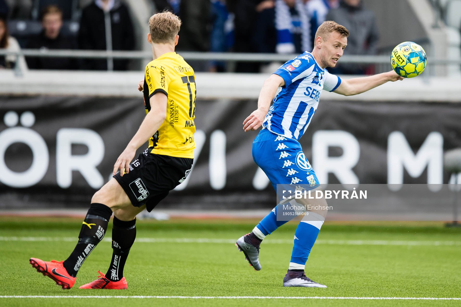 Häckens Gustav Berggren och IFK Göteborgs Sebastian Ohlsson under fotbollsmatchen i Allsvenskan mellan Häcken och IFK Göteborg den 25 maj 2019 i Göteborg.