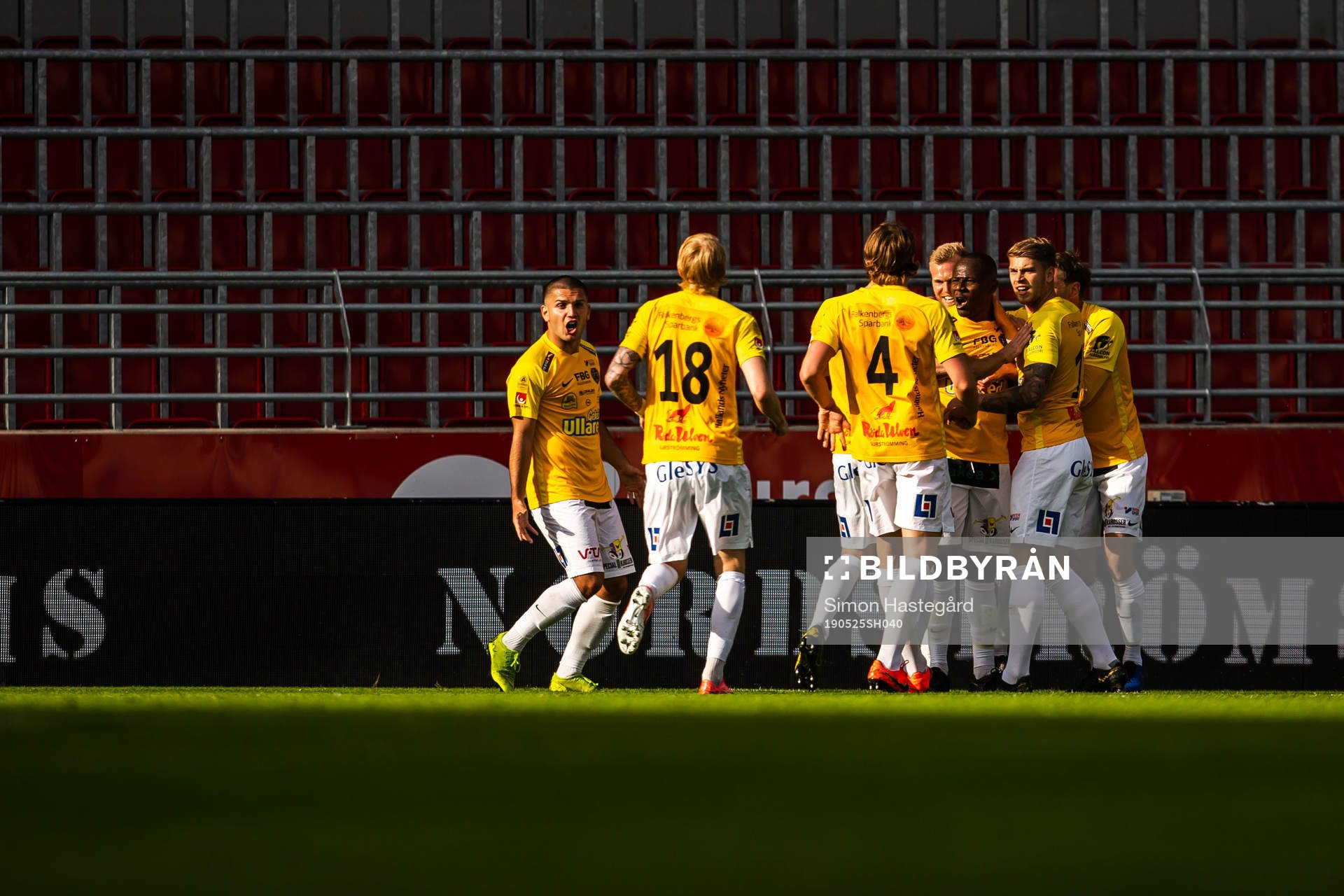 Falkenbergs spelare jublar