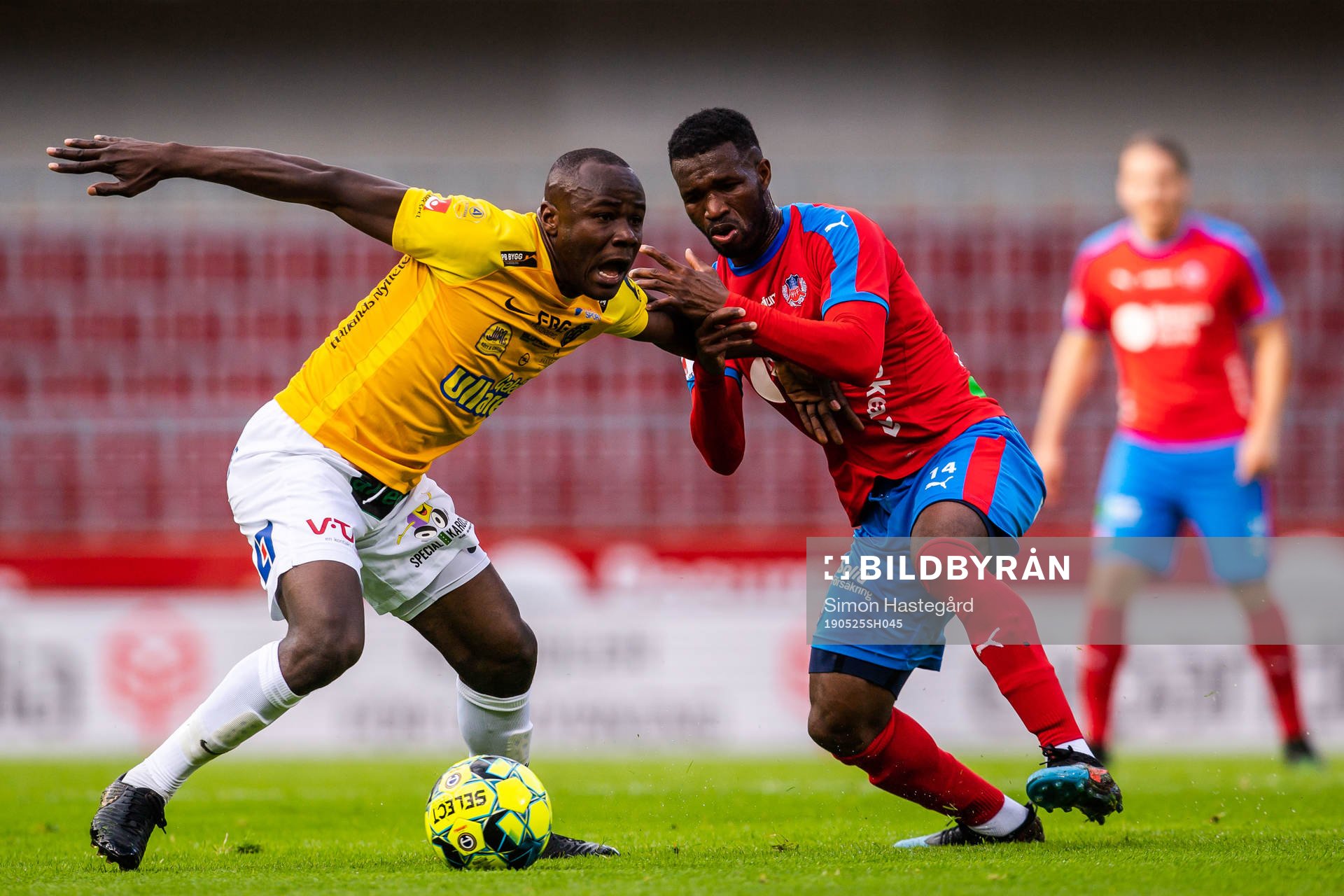 Falkenbergs Nsima Peter och Helsingborgs Mohammed Abubakari