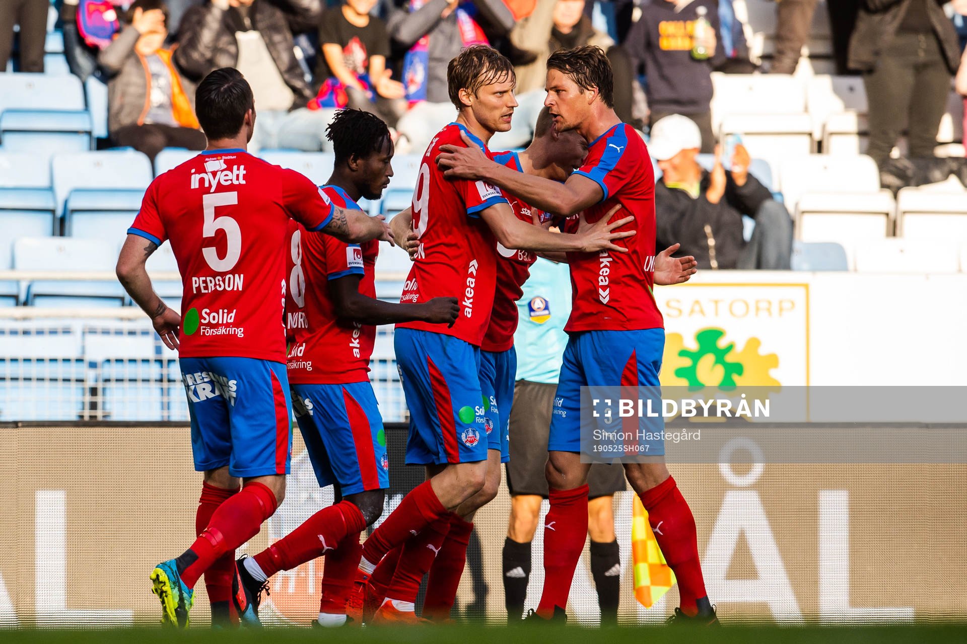 Helsingborgs Andri Bjarnason jublar med lagkamrater