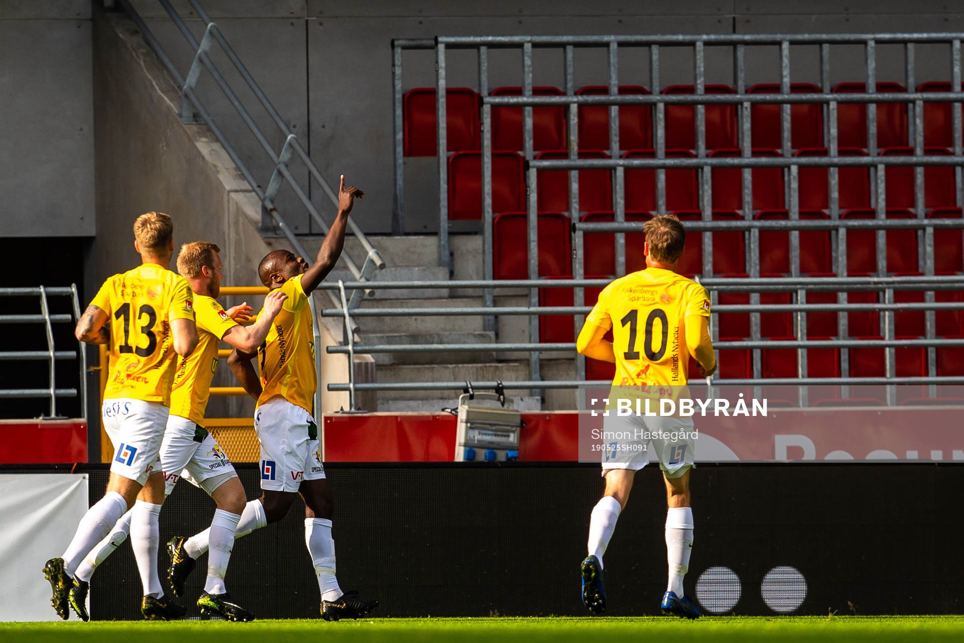 Falkenbergs Nsima Peter jublar