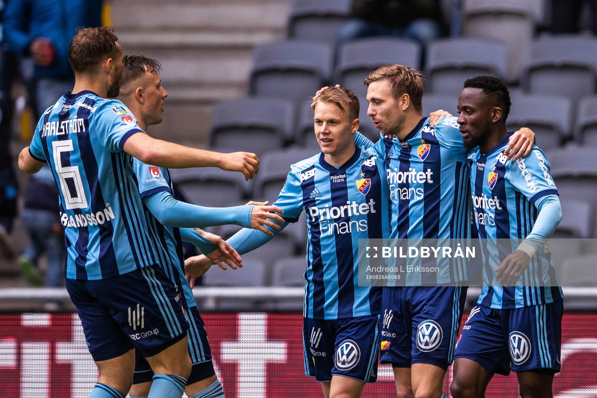 Djurgårdens Jonathan Ring jublar med Mohamed Buya Turay, Jesper Karlström och Elliot Käck efter 1-1 under fotbollsmatchen i Allsvenskan mellan Djurgården och Östersund den 26 maj 2019 i Stockholm.