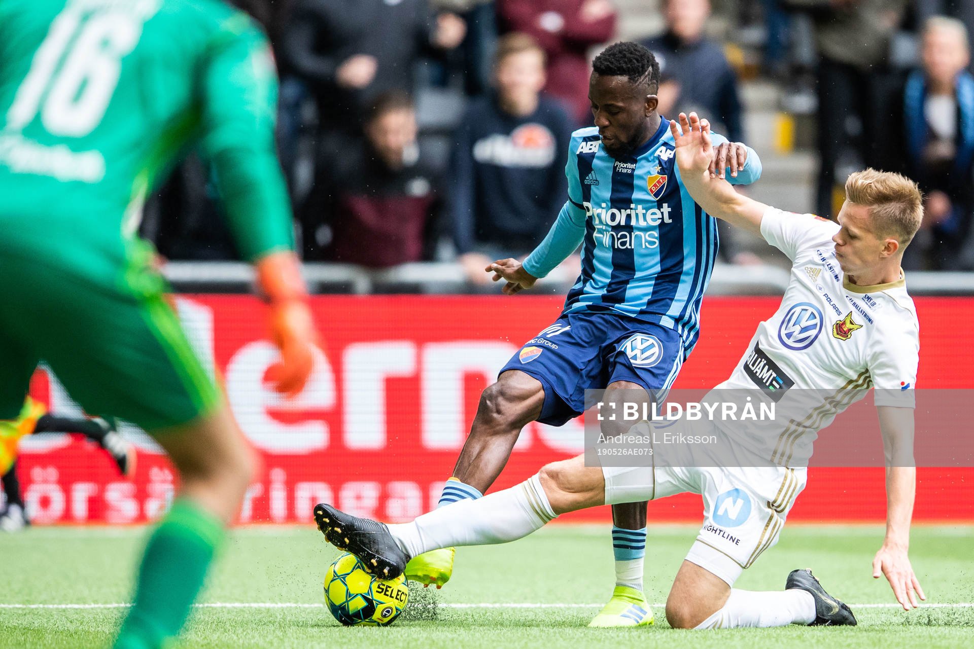 Djurgårdens Mohamed Buya Turay och Östersunds Erik Haugen