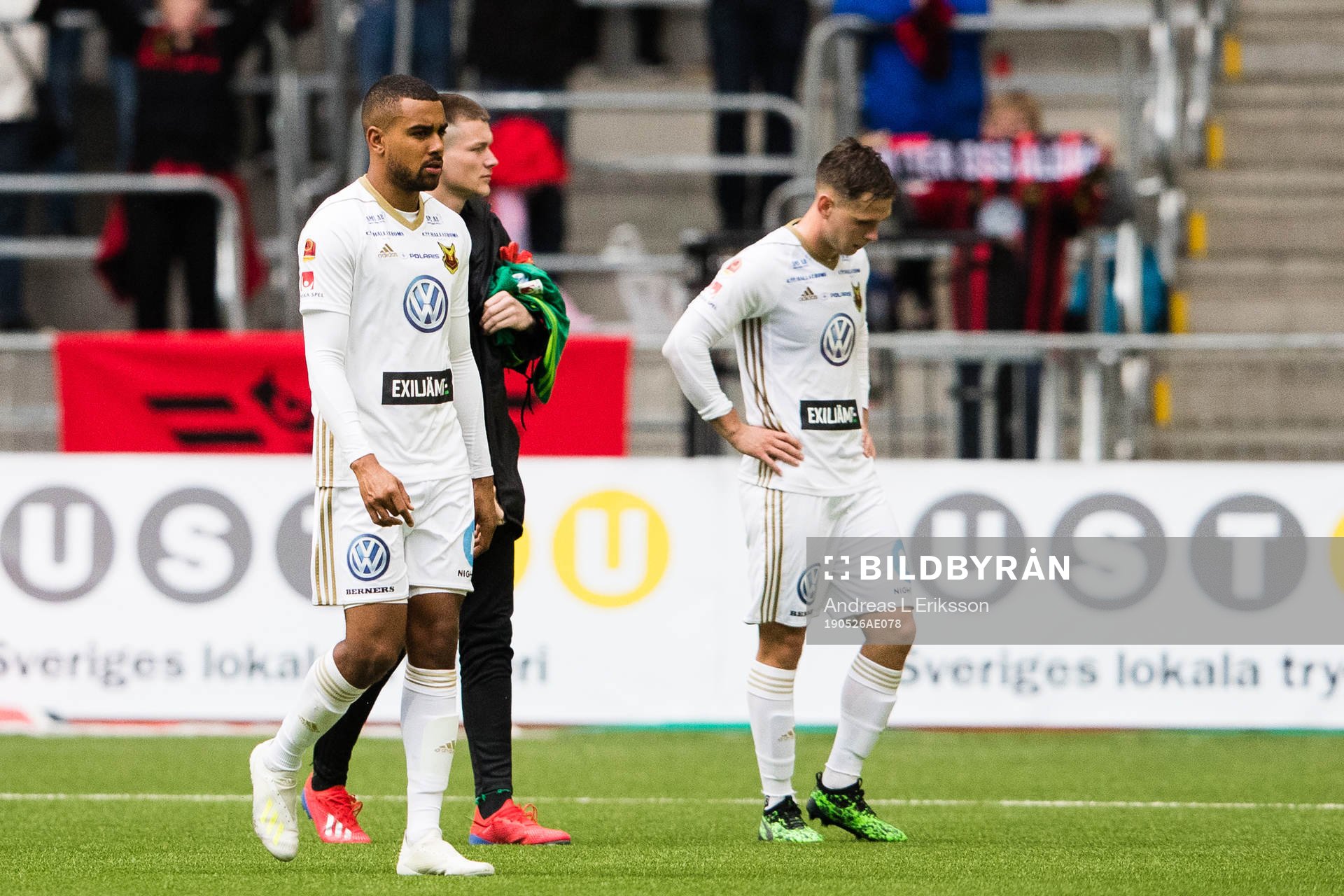 Östersunds Noah Sonko Sundberg och Charlie Colkett deppar