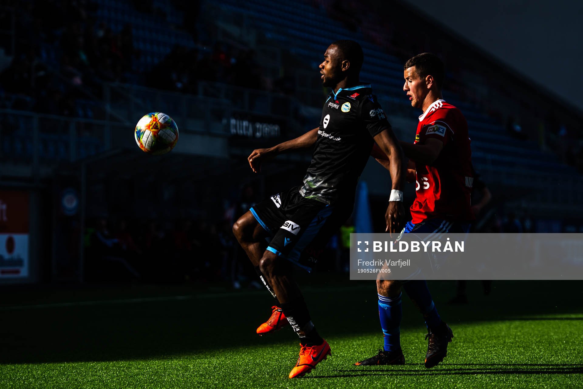 Kachi of Sandnes Ulf and Mohammed Mahnin of Skeid