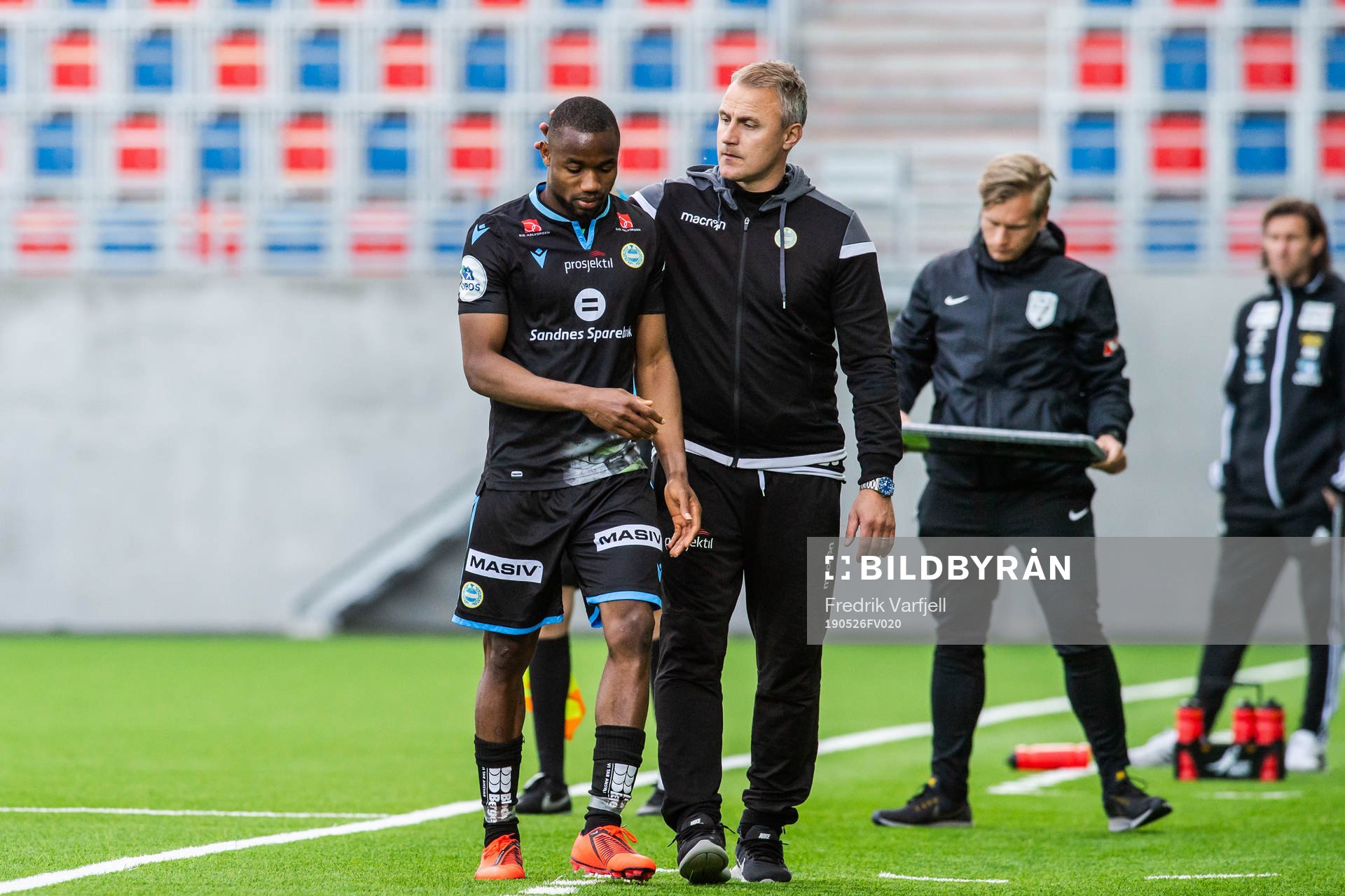 Kachi and Bengt Sæternes, head coach of Sandnes Ulf, look
