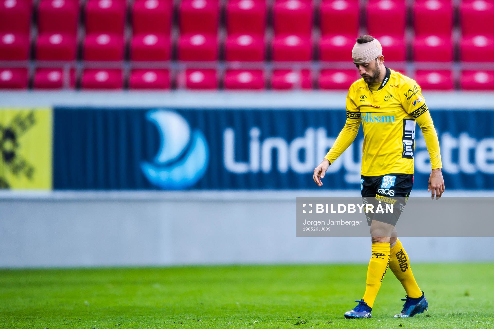 Elfsborgs Robert Gojani lämnar planen