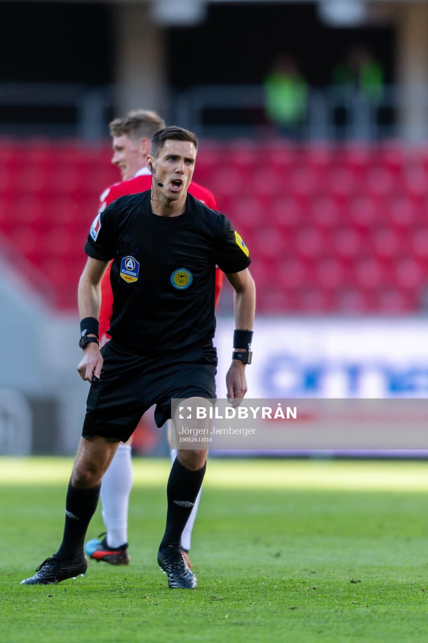 Domare Magnus Lindgren reagerar