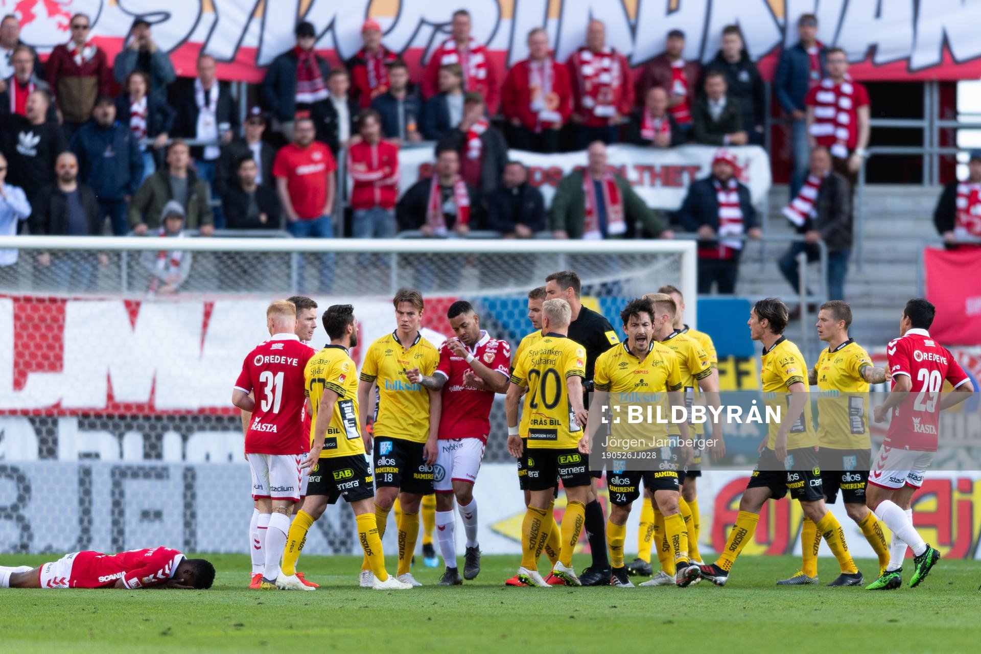 Irriterat mellan domare och spelare