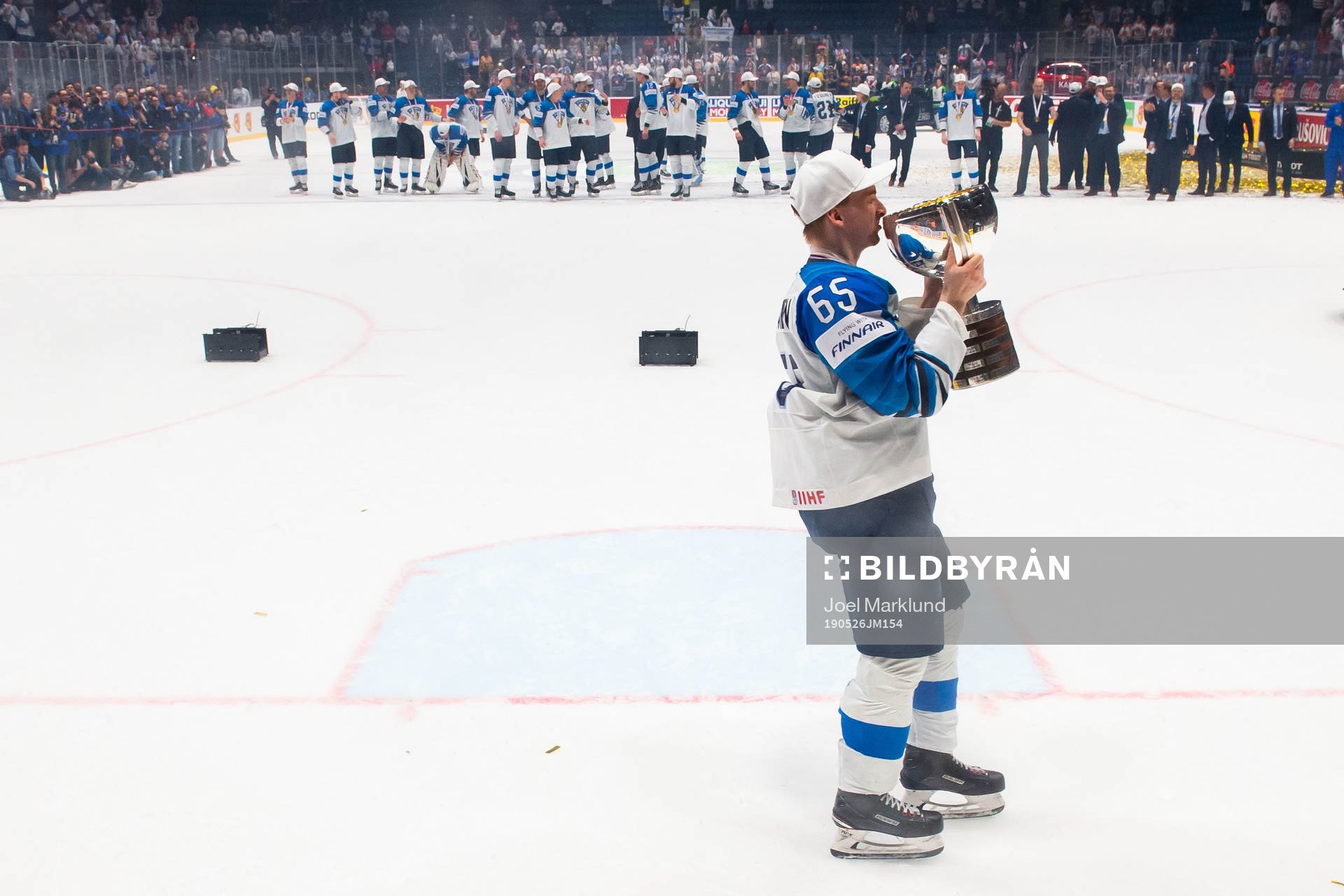 Sakari Manninen of Finland celebrate with the trophy