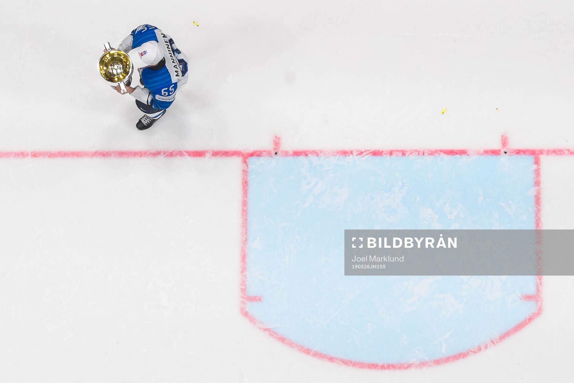Sakari Manninen of Finland celebrates with the trophy