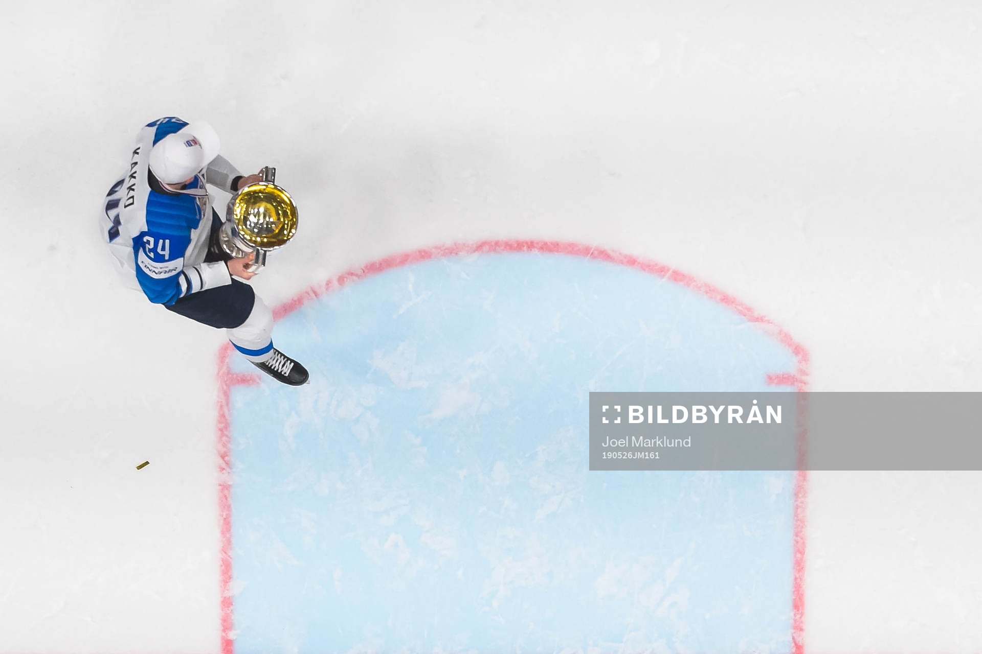 Kaapo Kakko of Finland celebrate with the trophy