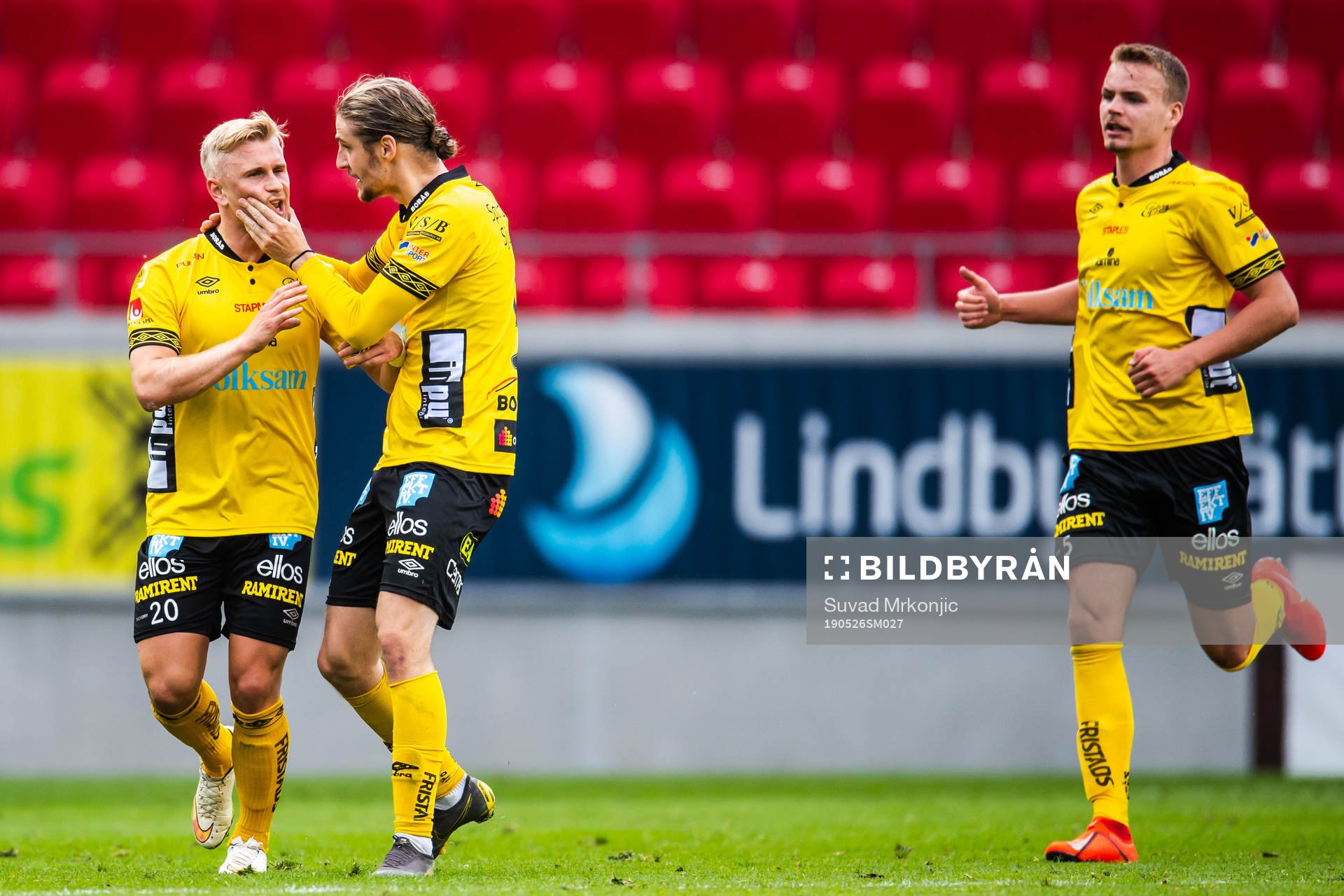 Elfsborgs Simon Strand, Pawel Cibicki och Gustav Henriksson jublar efter 1-1 under fotbollsmatchen i Allsvenskan mellan Kalmar och Elfsborg den 26 maj 2019 i Kalmar.