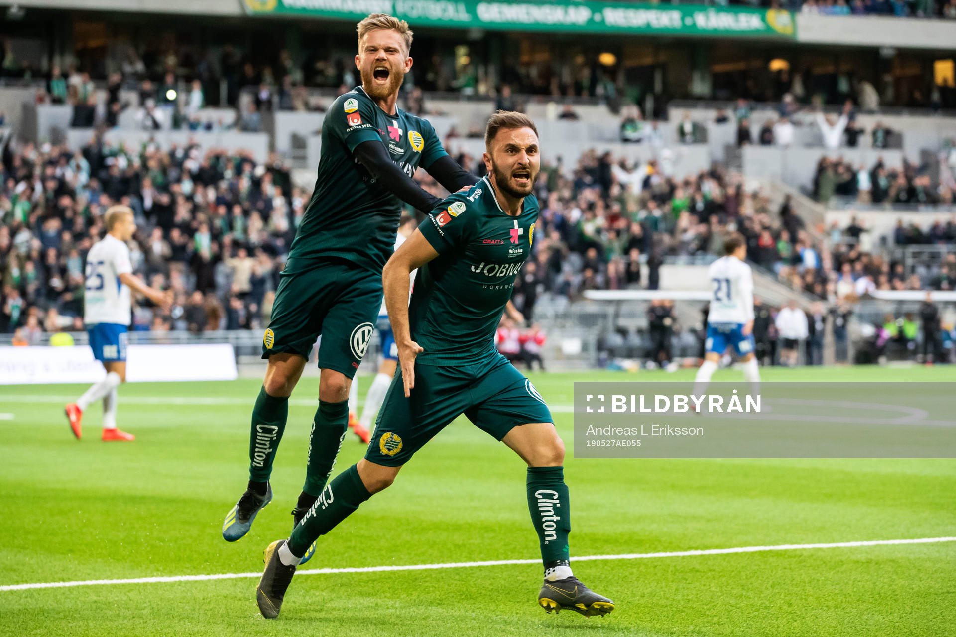 Hammarbys Dennis Widgren och Muamer Tankovic jublar efter 2-2 under fotbollsmatchen i Allsvenskan mellan Hammarby och Norrköping den 27 maj 2019 i Stockholm.