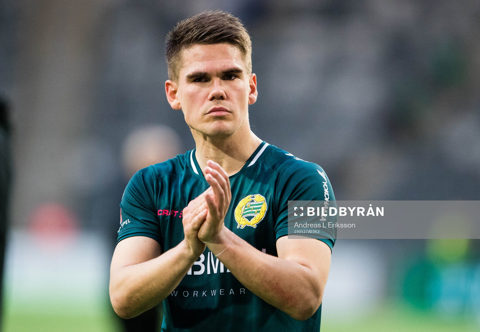 Hammarbys Vidar Örn Kjartansson tackar publiken