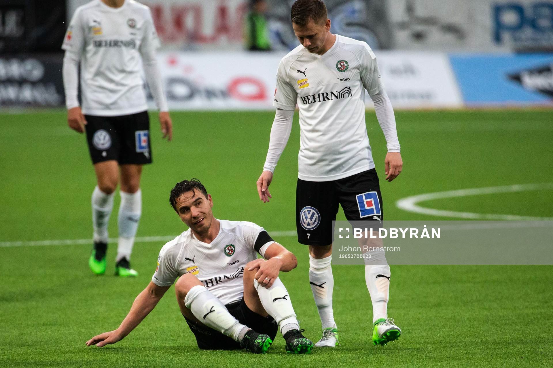 Örebros Nordin Gerzic och Johan Bertilsson deppar