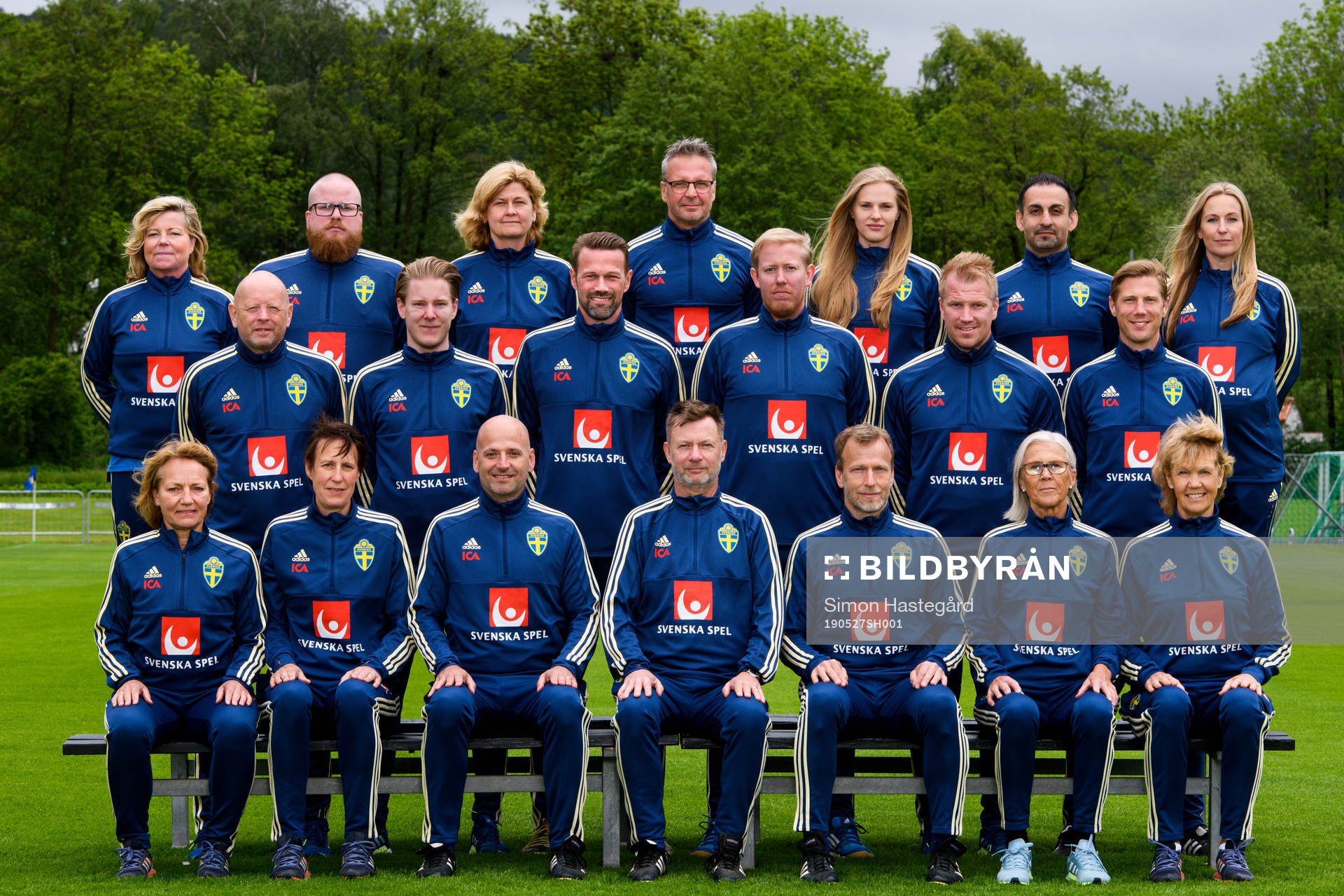 Back row: National team manager Marika Domanski Lyfors, analytic Anders Eriksson, press officer Rebecca Hedin, goalkeeper coach Tomas Håkansson, photographer Anna Moilanen, doctor Ali Kad, coordinator Linn Backe, middle row: Adidas representative Anders Goding, press officer Fredrik Madestam, coordinator Magnus Andersson, analytic Sebastian Borg, Svenska Spel representative Mats Einarsson, sports psychologist Rasmus Wallin Tornberg, front row: physio Annica Näsmark, equipment manager Jessica Karlsson, assistant coach Magnus Wikman, head coach Peter Gerhardsson, physical performance manager Pontus Ekblom, equipment manager Anna-Lena Kjellman, physio Kristina Forsblom poses for a team picture on May 27, 2019 in Båstad.