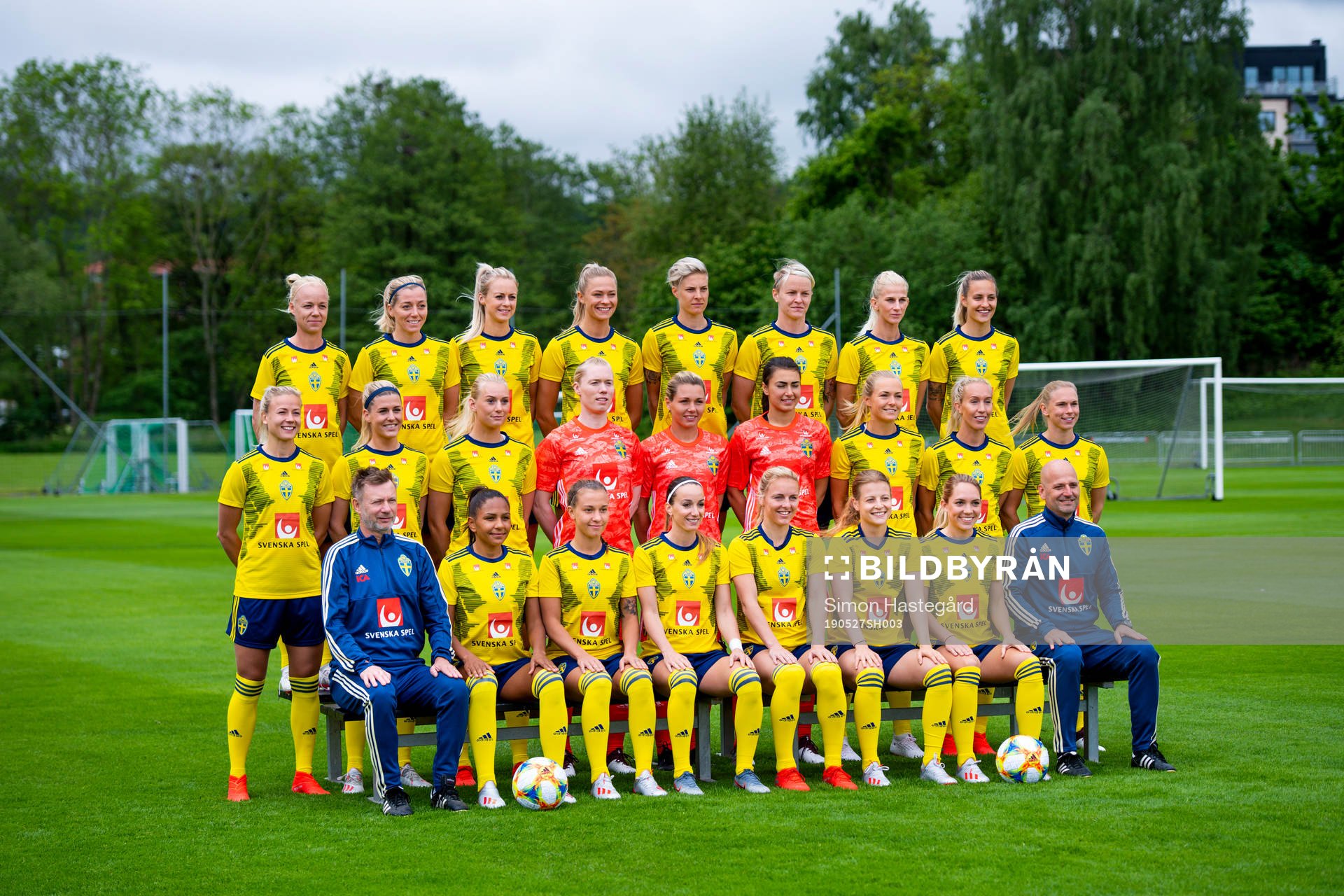 Players and coaching staff of the Swedish women's national