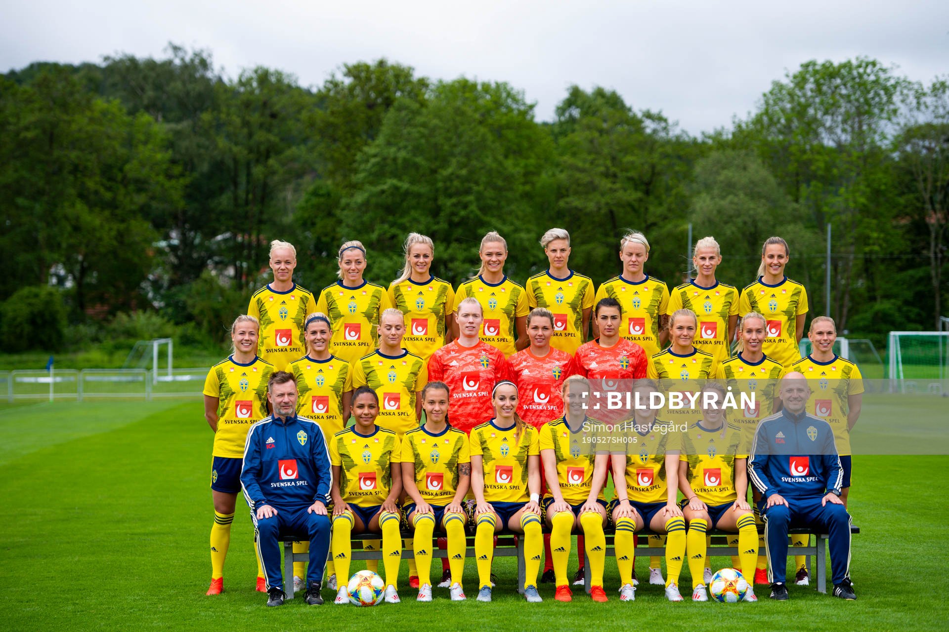 Players and coaching staff of the Swedish women's national