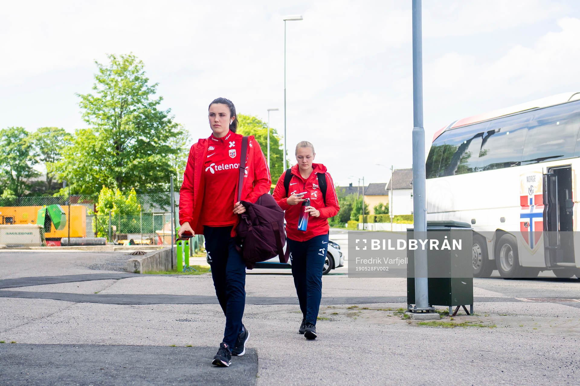 Ingrid Syrstad Engen and Frida Leonhardsen Maanum of Norway