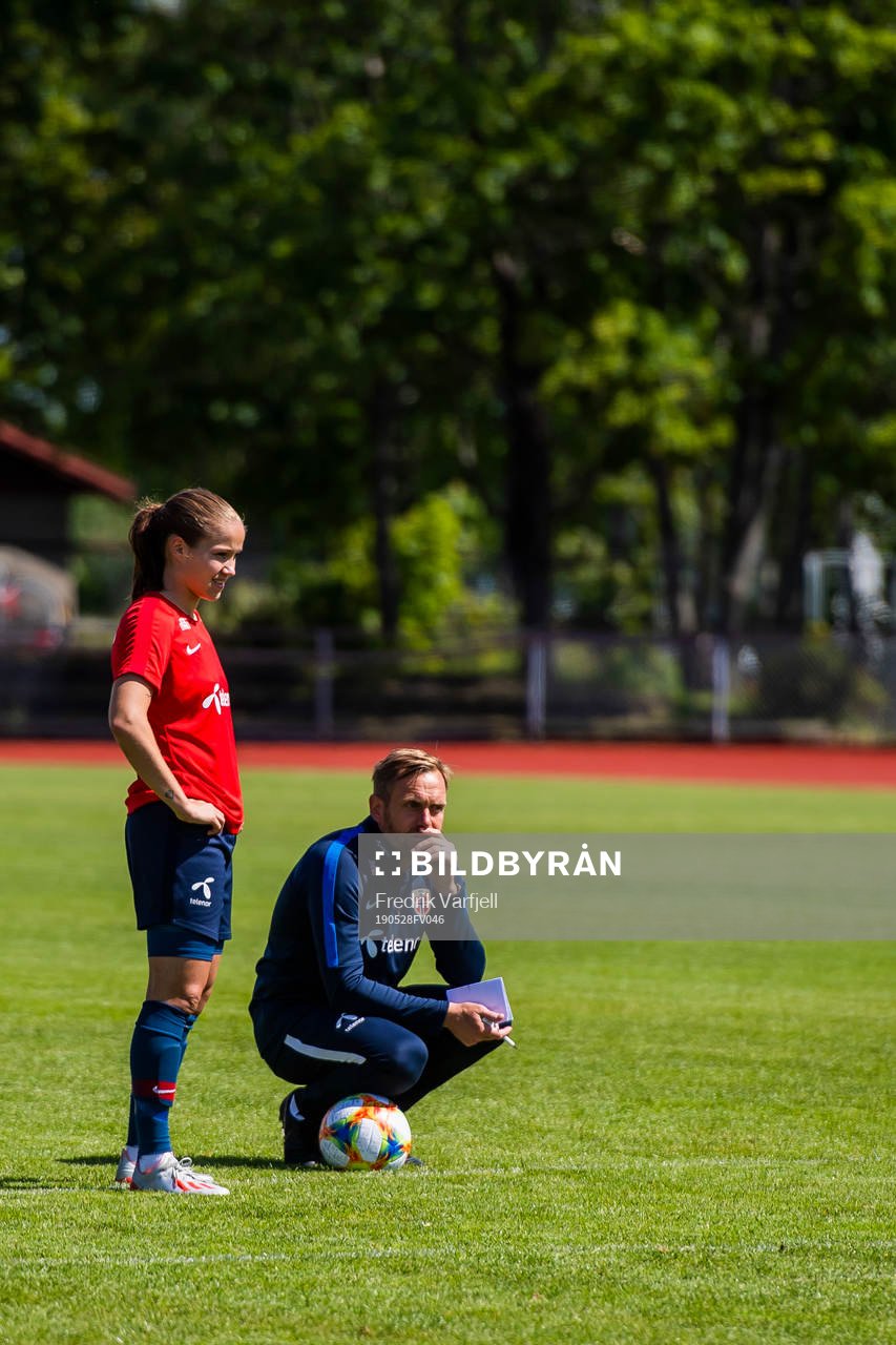 Guro Reiten of Norway and Martin Sjögren, head coach of