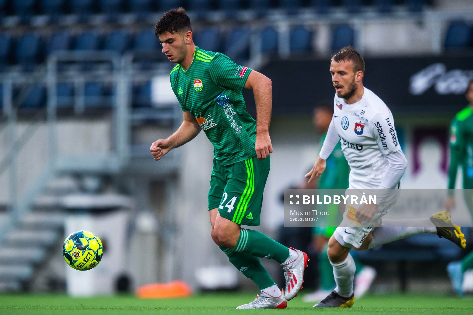 Dalkurds Besard Sabovic och Örgrytes Hannes Sahlin