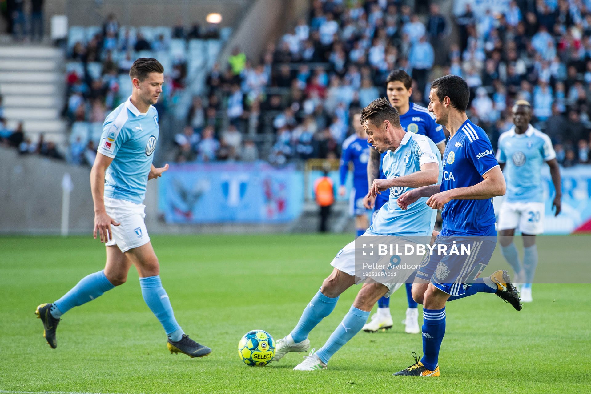 Malmö FFs Markus Rosenberg skjuter