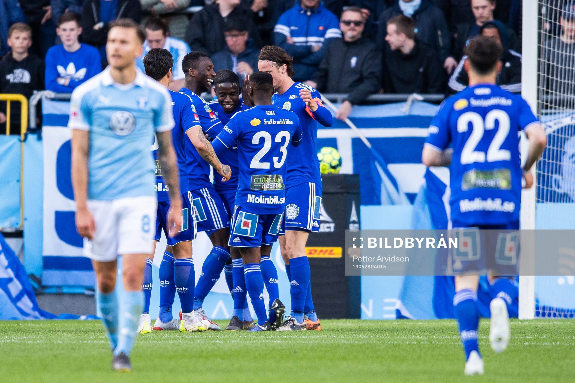 Sundsvalls Pa Konate jublar med lagkamrater