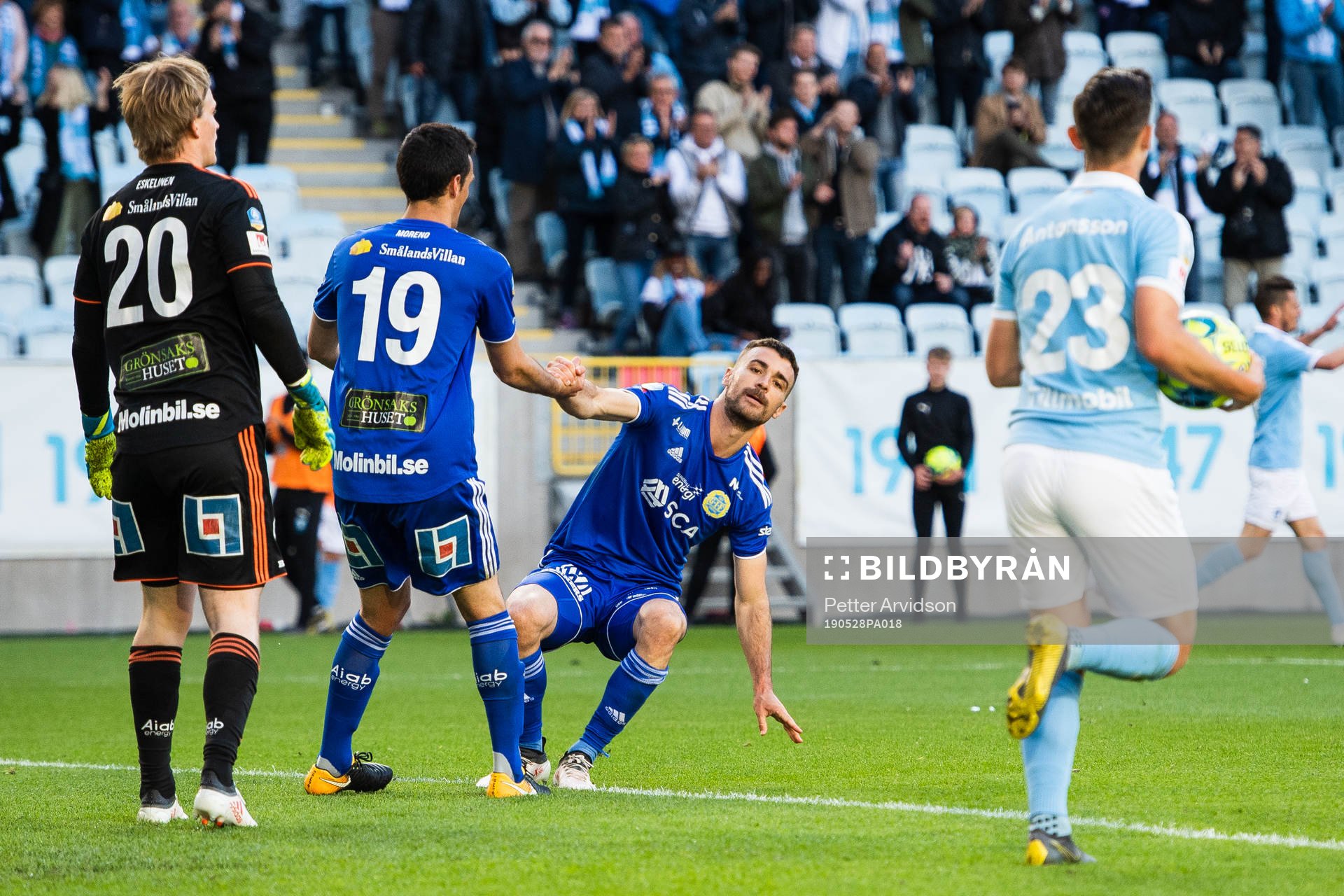 Malmö FFs Marcus Antonsson jublar medan Sundsvalls