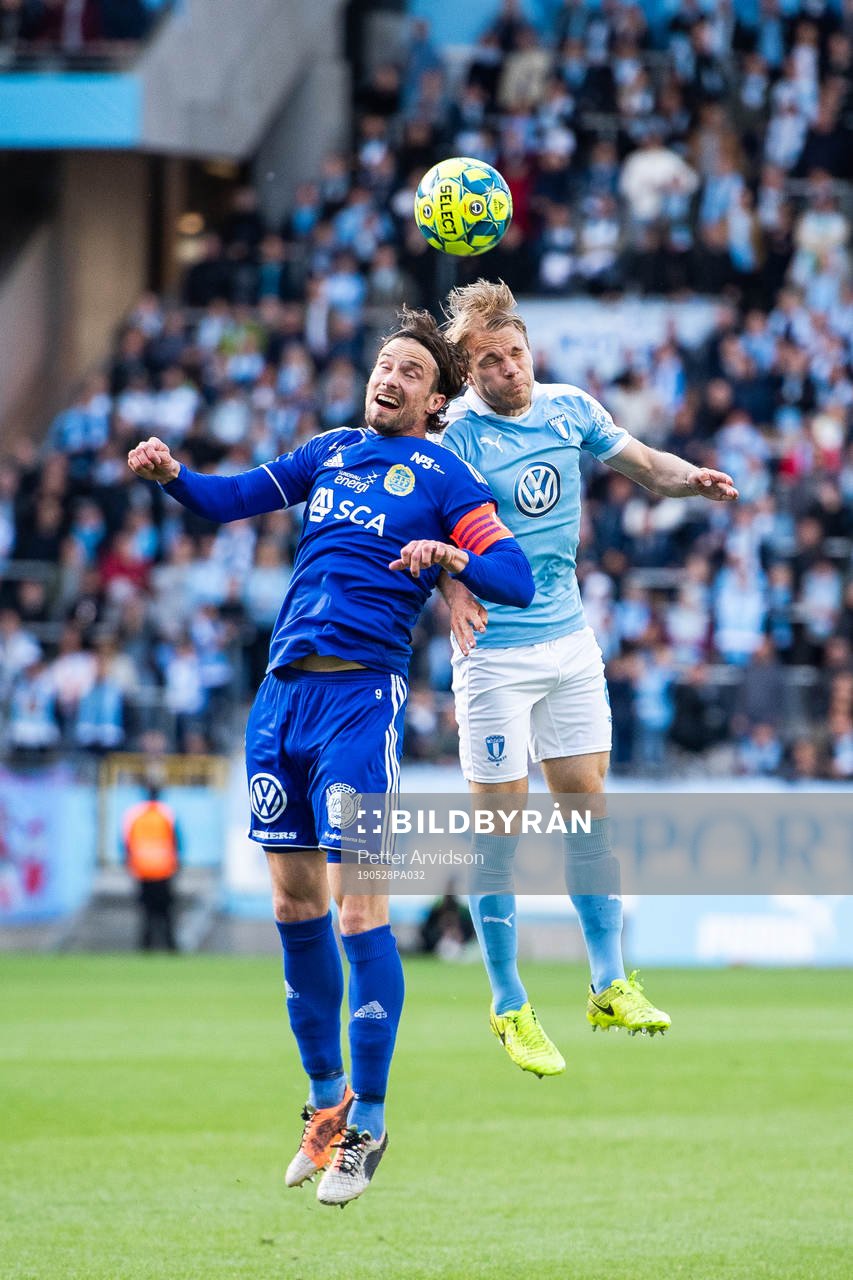 Sundsvalls Linus Hallenius och Malmö FFs Oscar Lewicki i