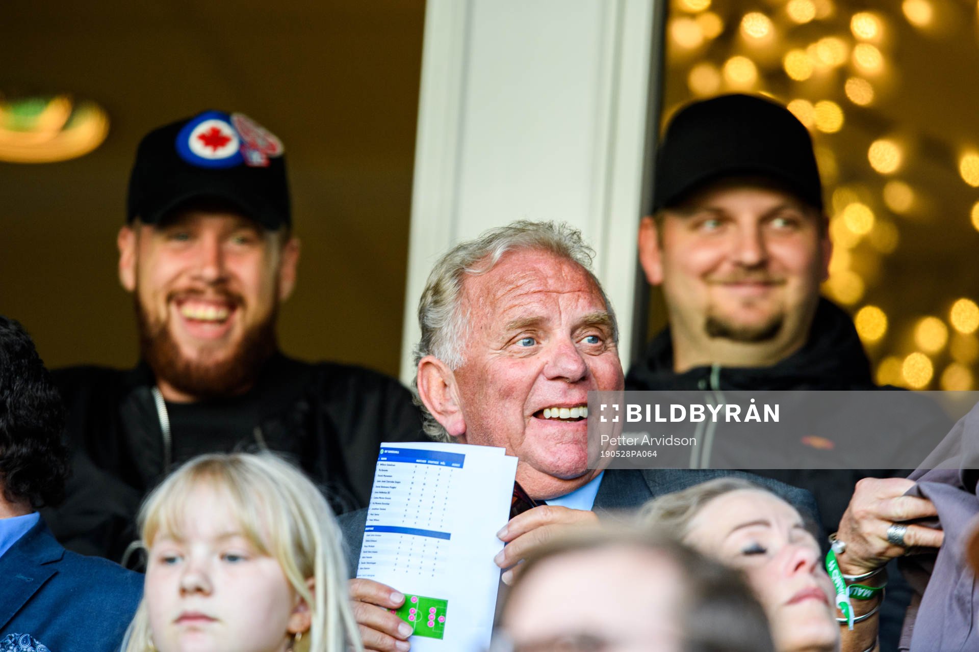 Pontus Jansson och Bob Houghton på läktaren